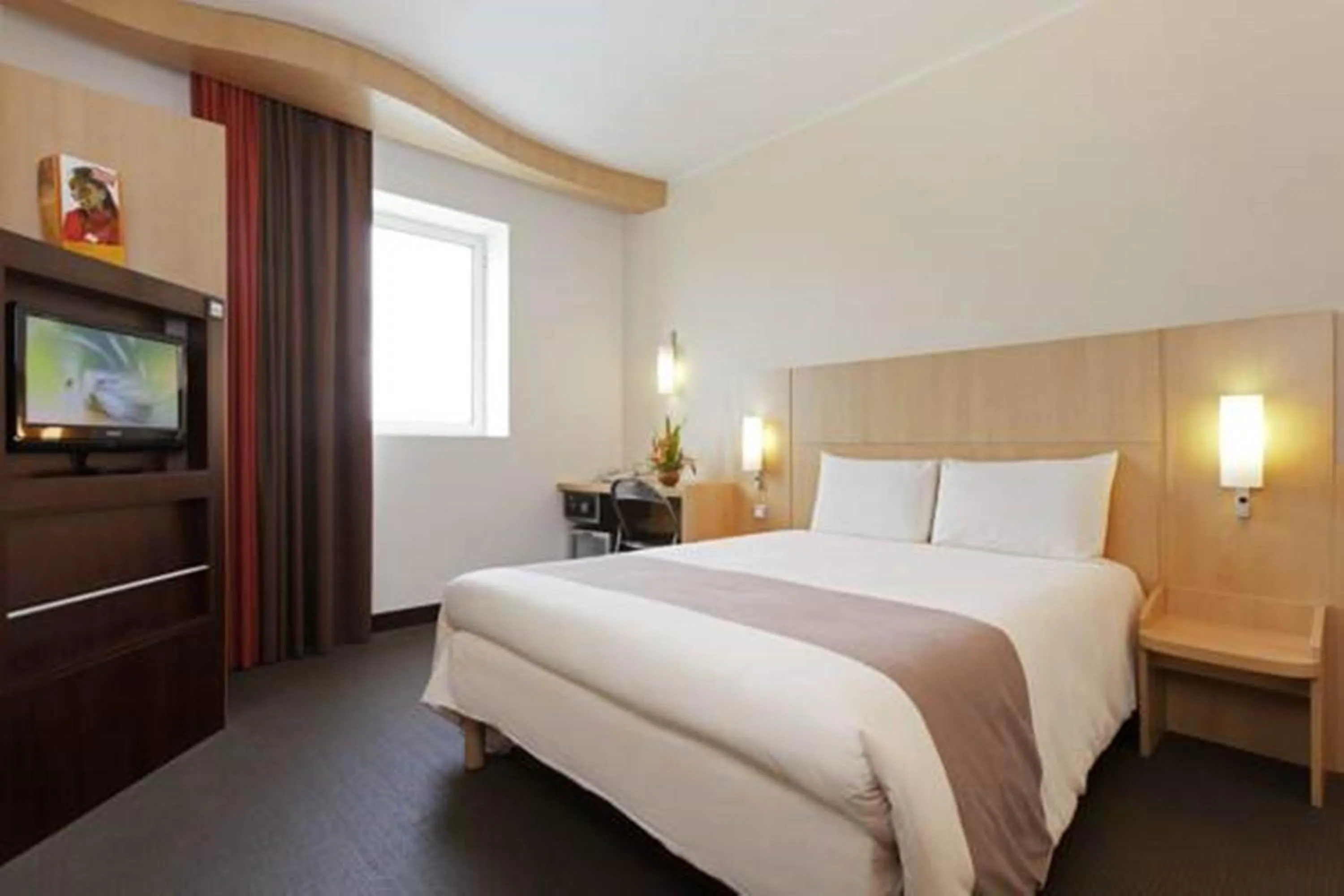 Photo of the whole room in Ibis Malabo