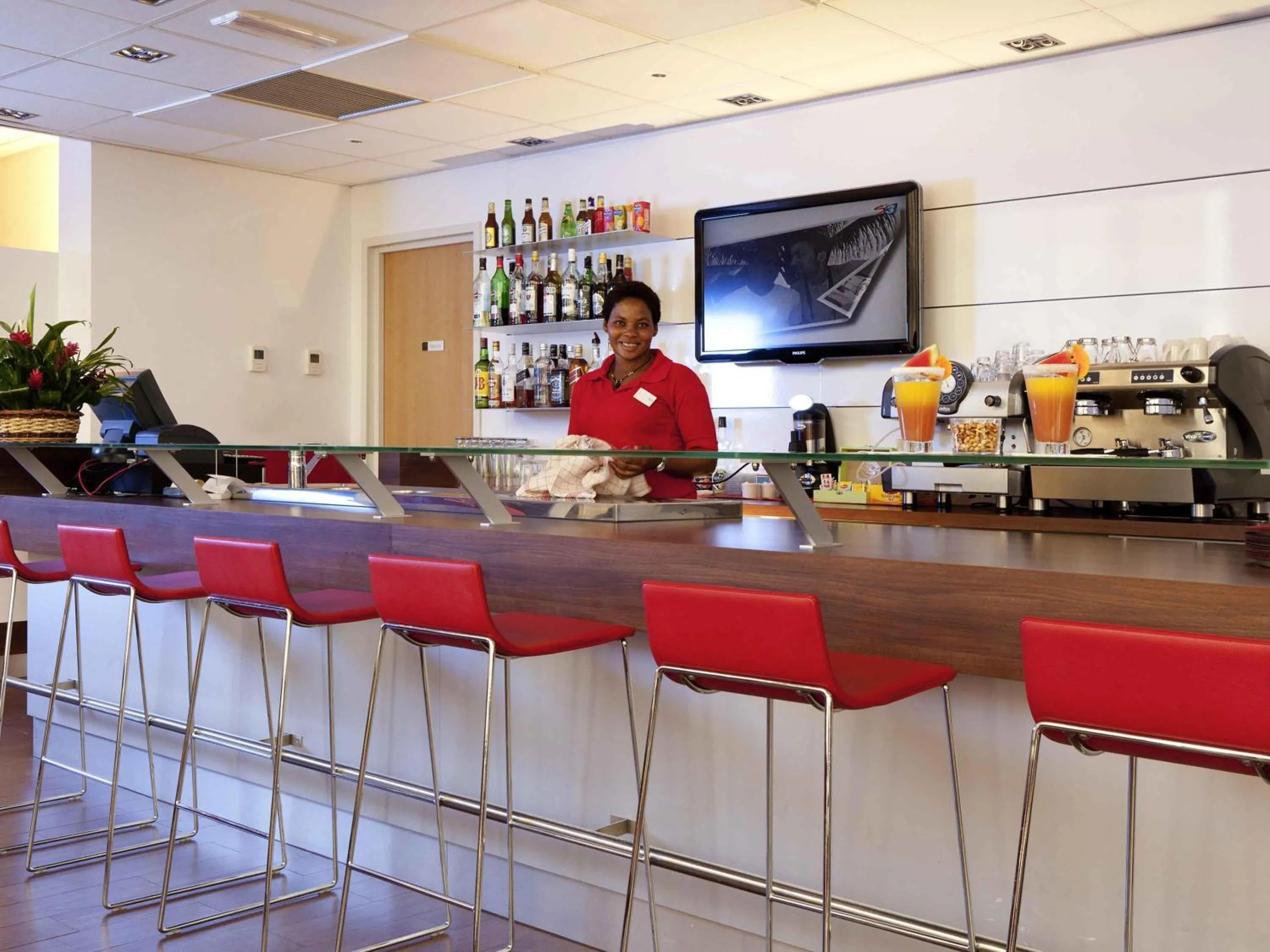 Lounge or bar in Ibis Malabo