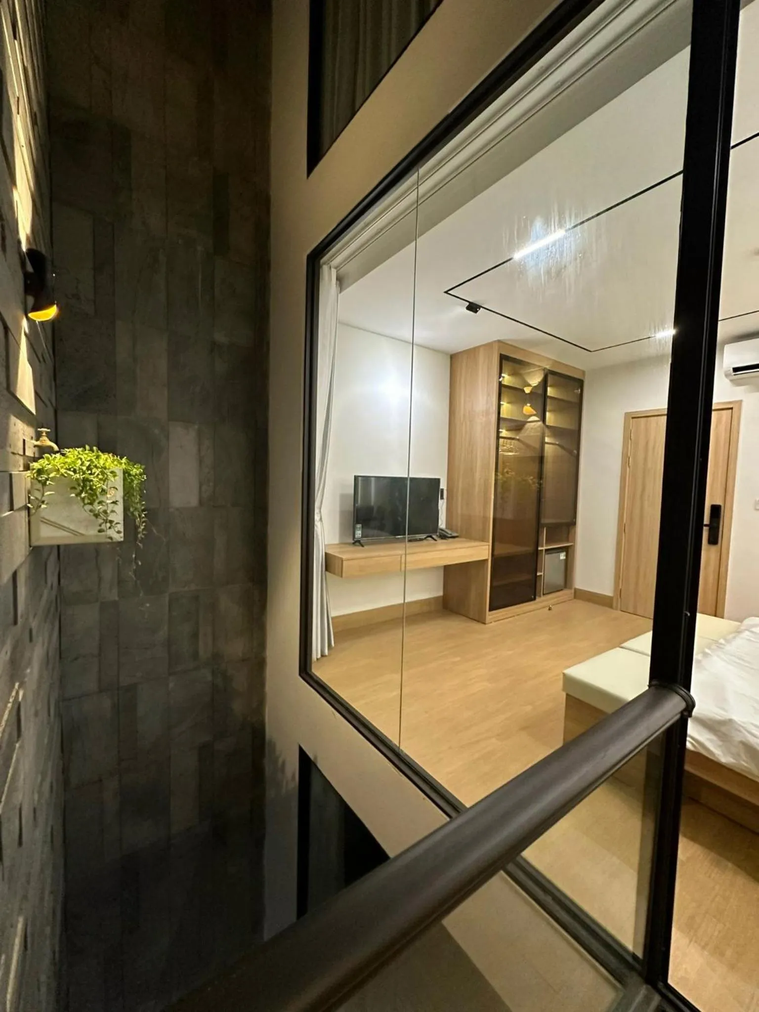 Balcony/Terrace, Bed in C&M Hotel