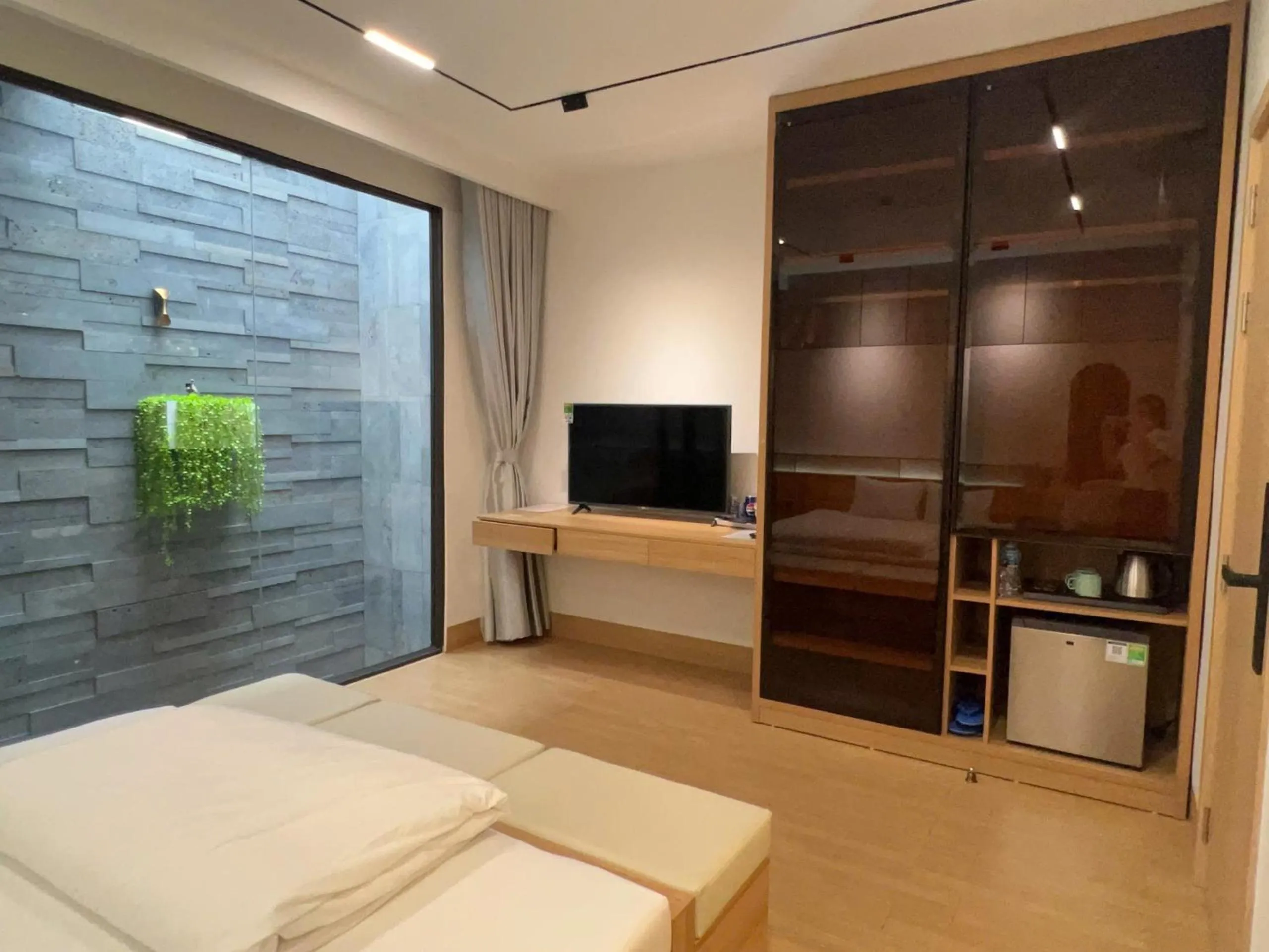 TV and multimedia, Bed in C&M Hotel