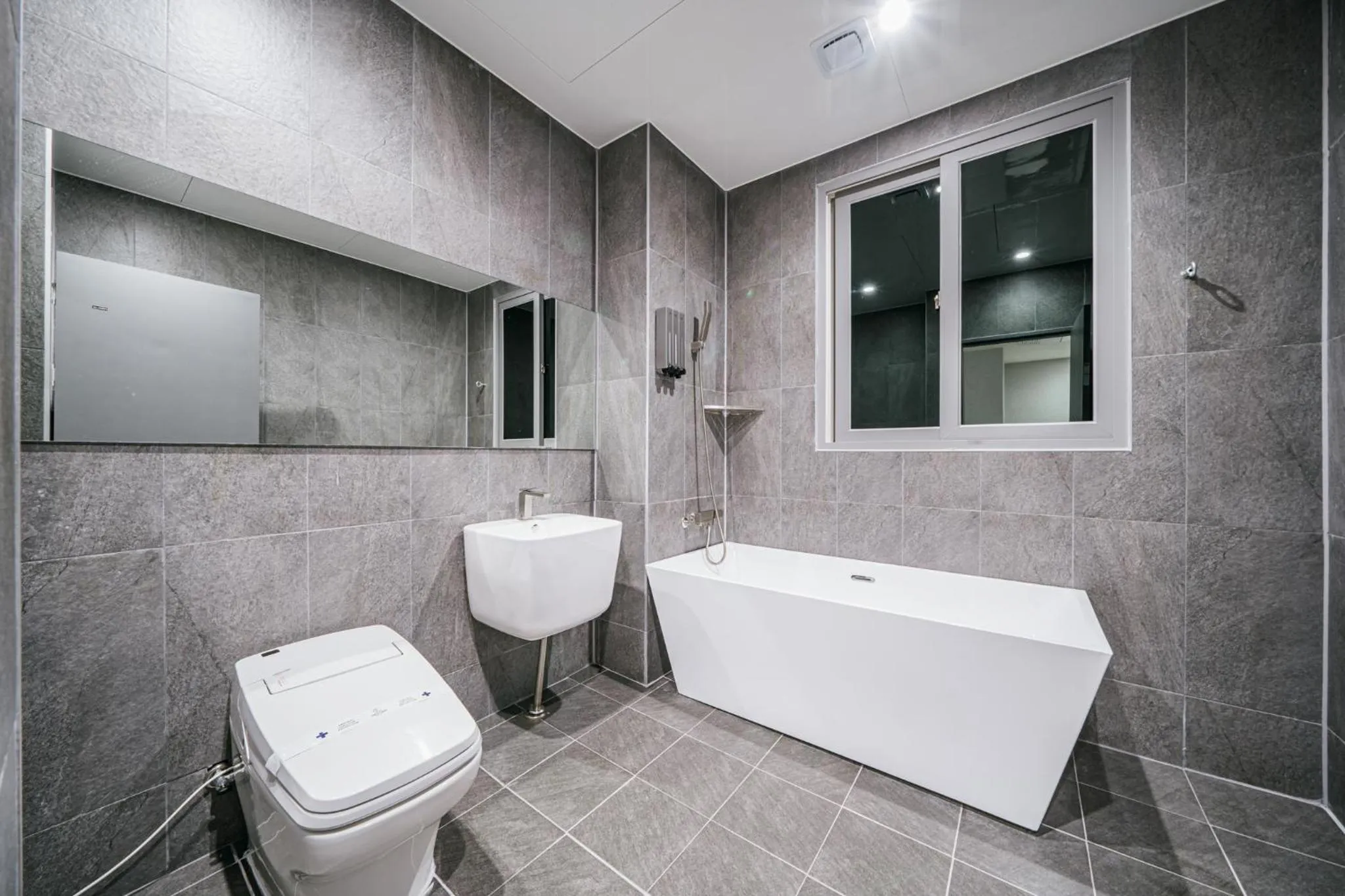 Shower in Daegu Exco Lead Hotel