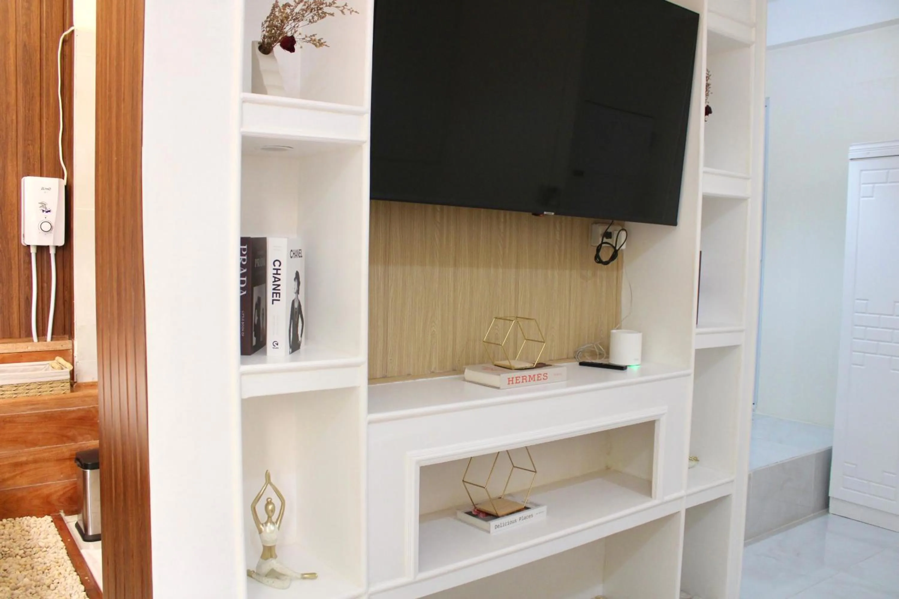 TV and multimedia in Mayad Boutique Hotel El Nido - Newly Renovated