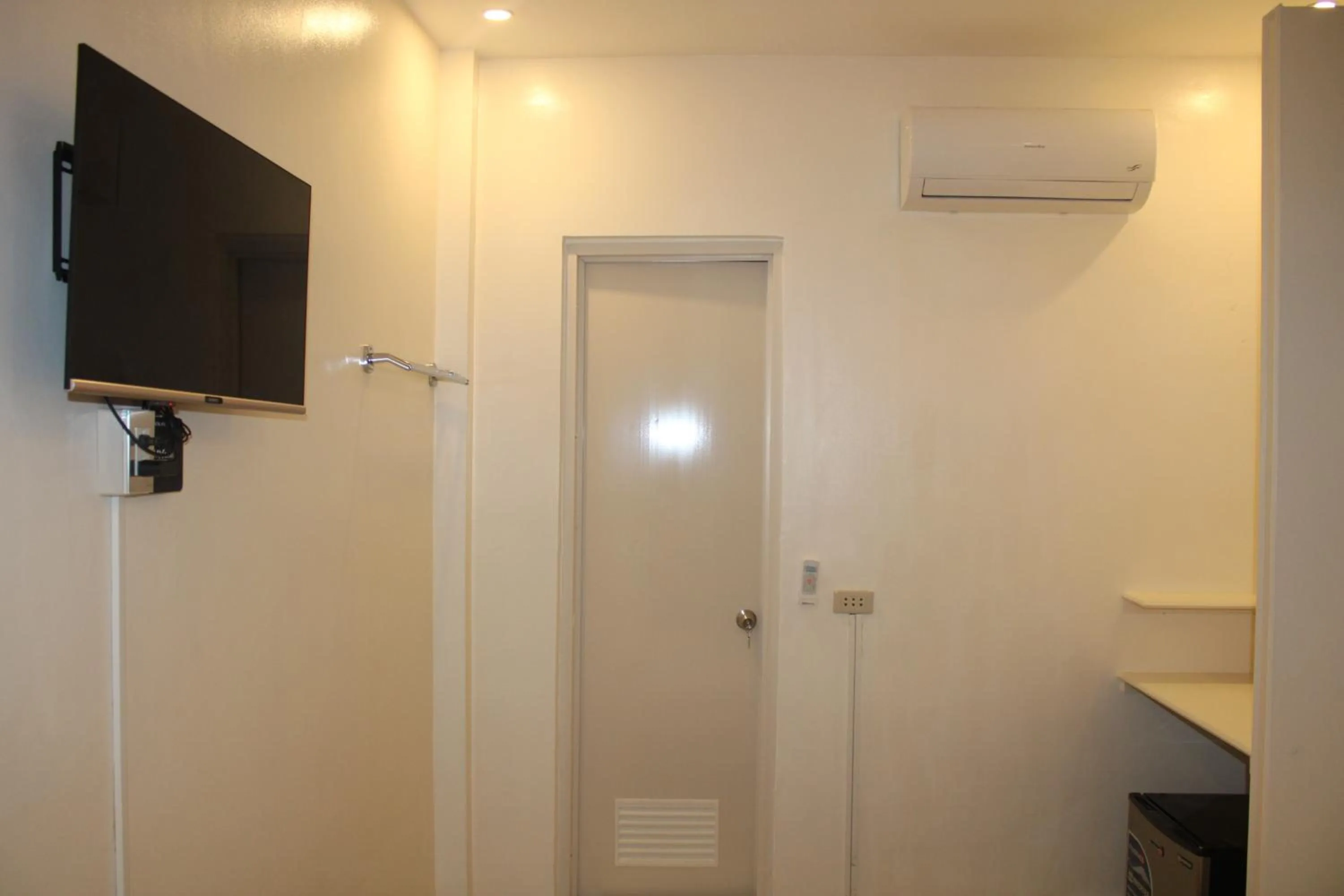 TV and multimedia in Mayad Boutique Hotel El Nido - Newly Renovated