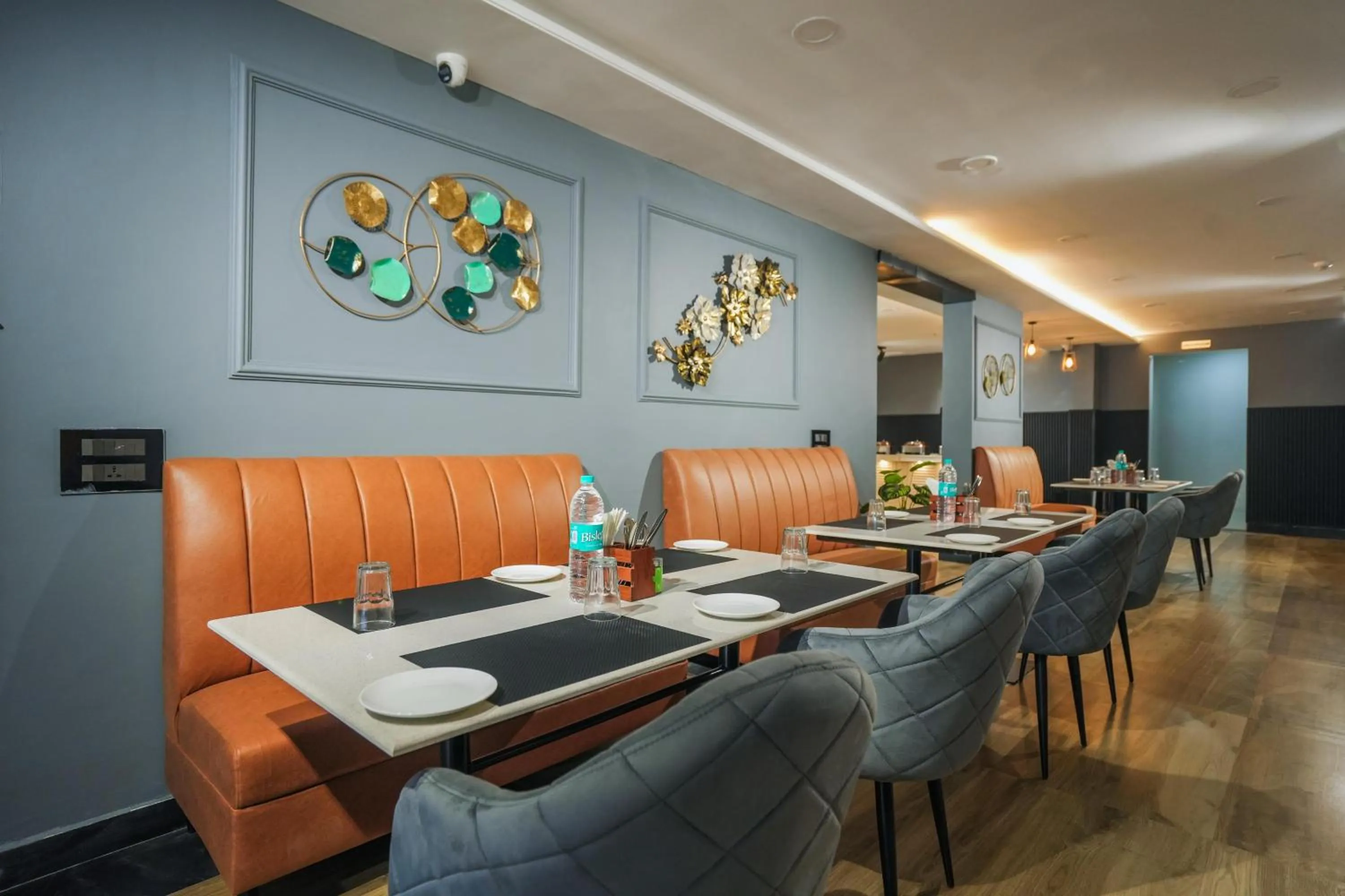 Restaurant/places to eat in HOTEL SKY VIEW - Zirakpur, Chandigarh