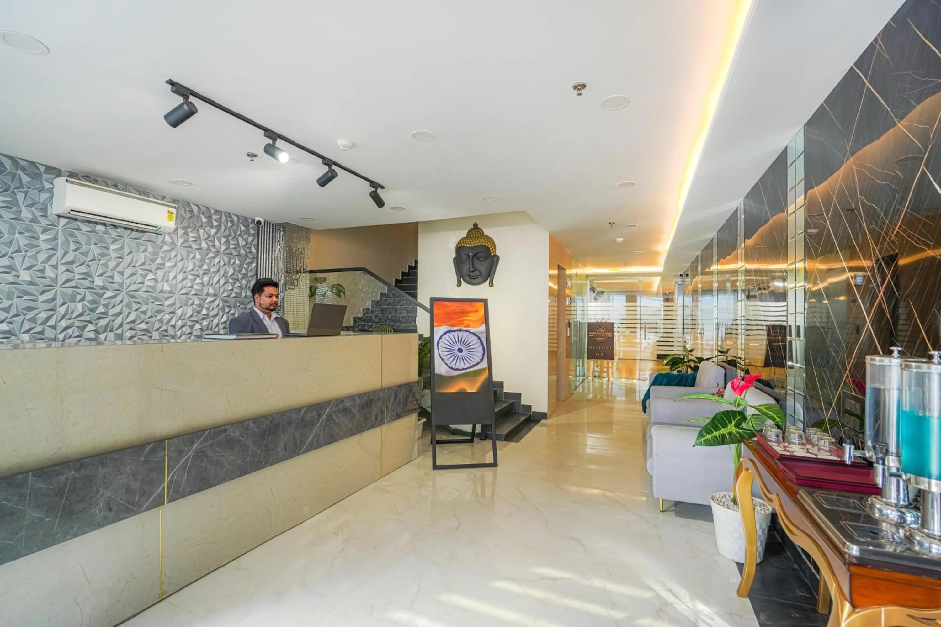 Lobby or reception in HOTEL SKY VIEW - Zirakpur, Chandigarh