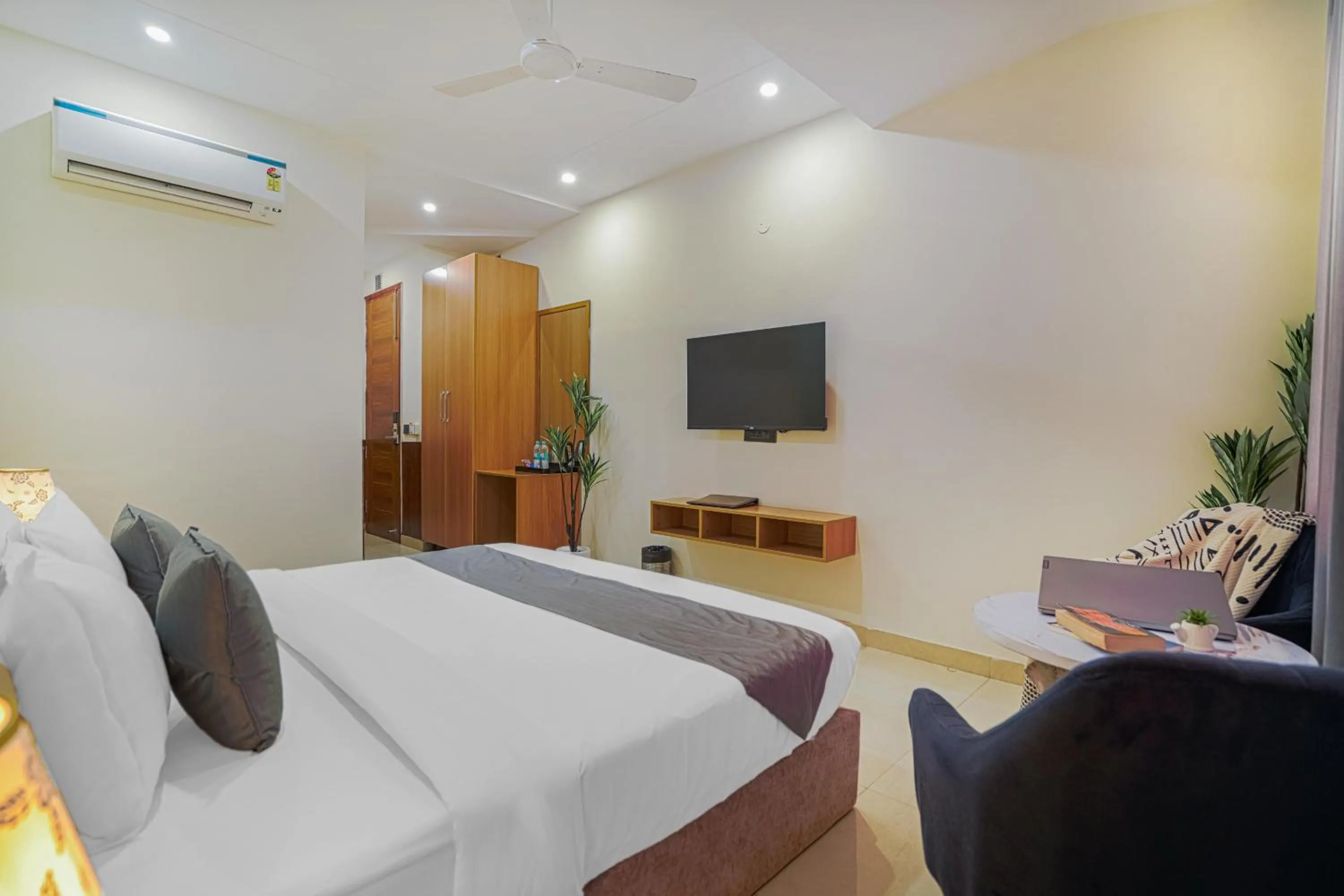 Bed in HOTEL SKY VIEW - Zirakpur, Chandigarh