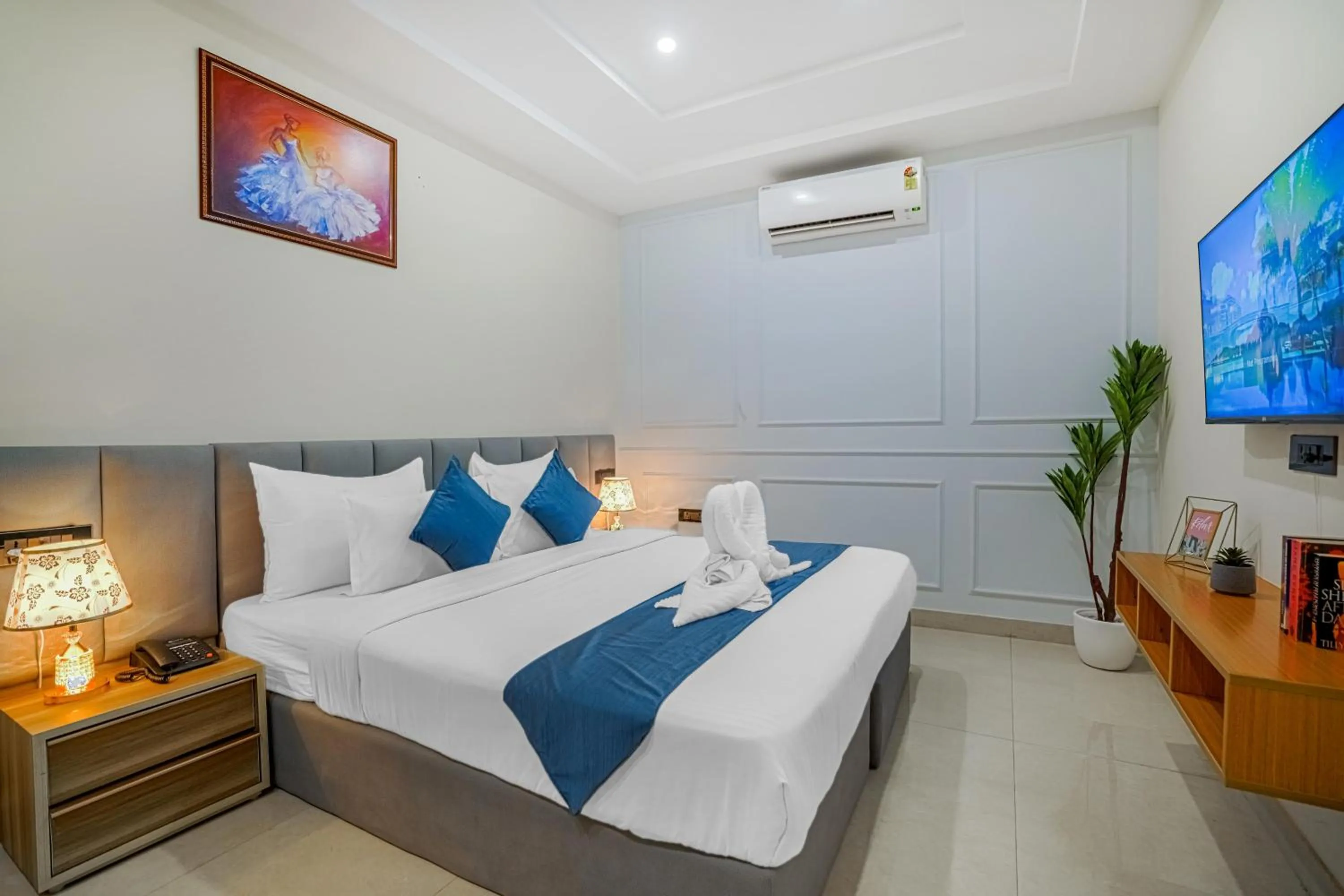 Bedroom, Bed in HOTEL SKY VIEW - Zirakpur, Chandigarh