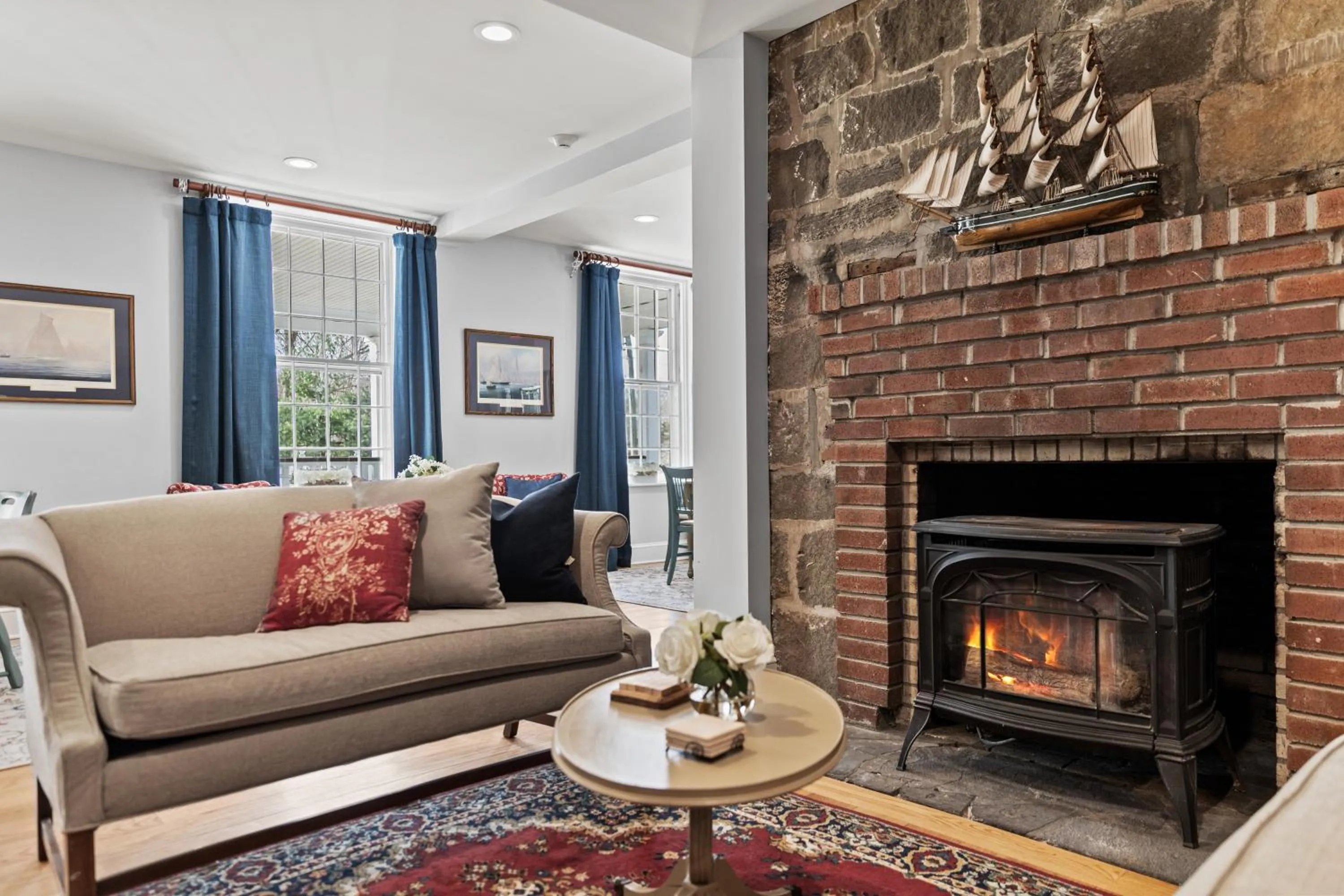 Living room in The Captain Stannard