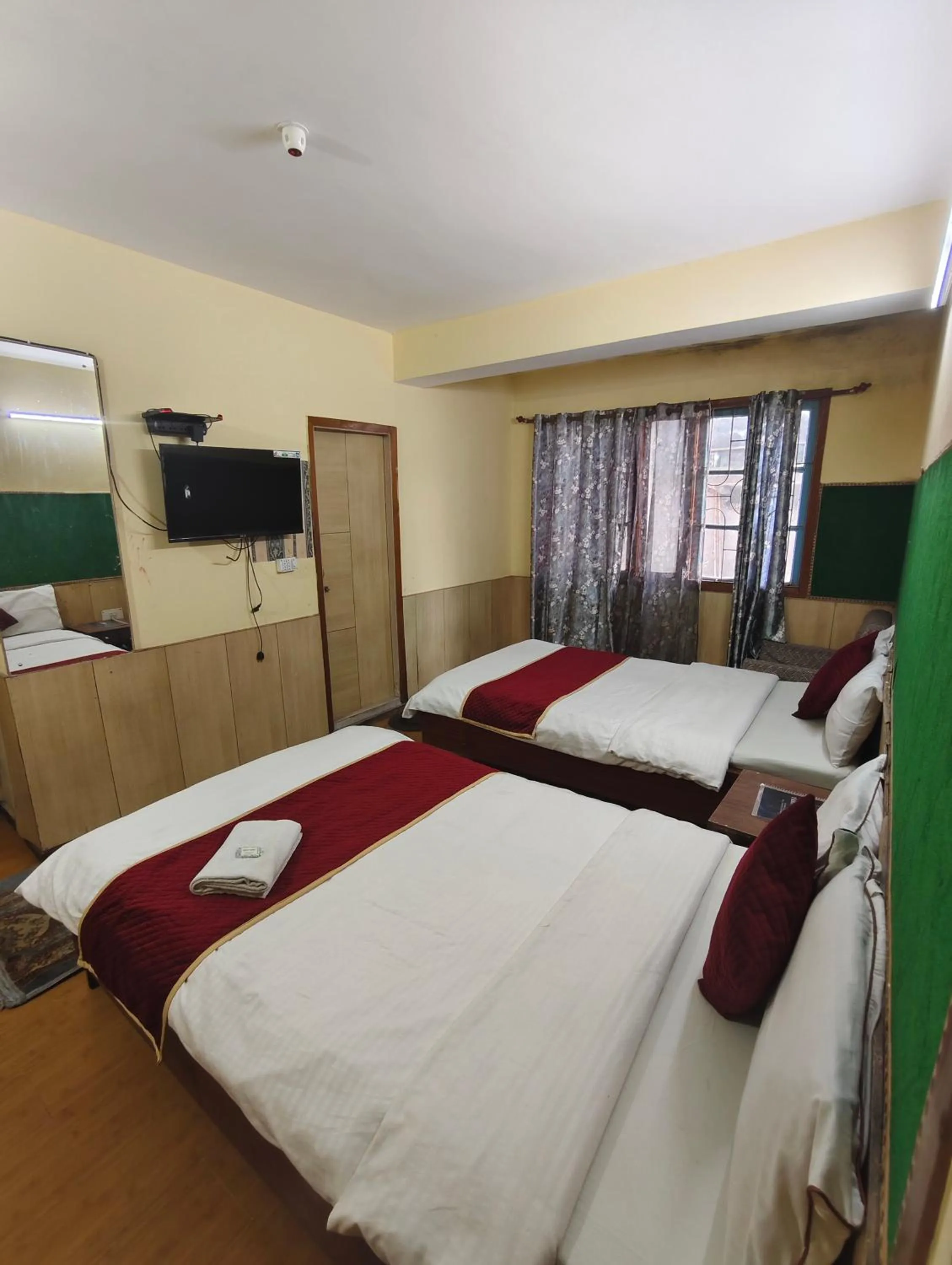 Hotel Lhonark Residency