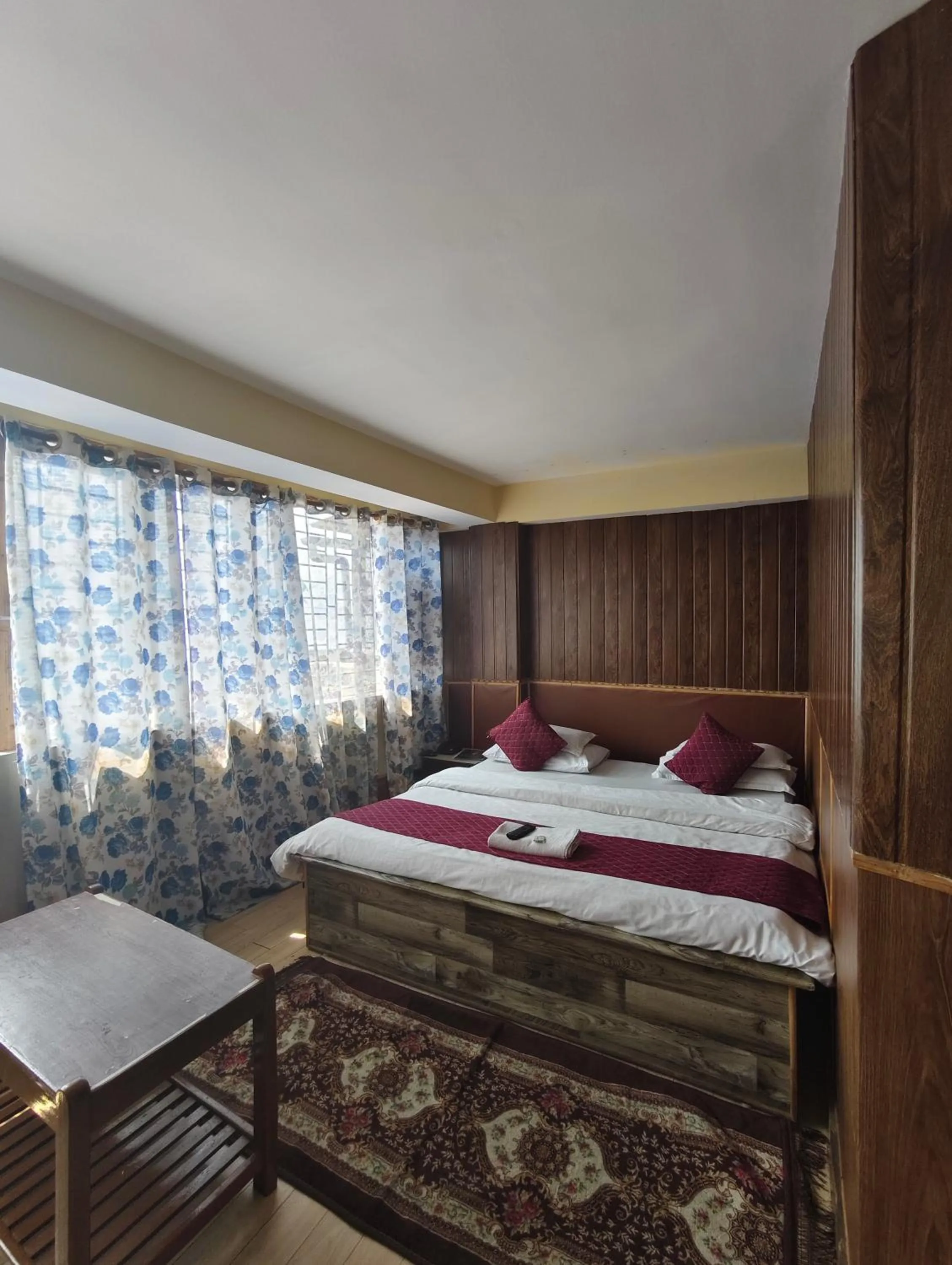 Hotel Lhonark Residency