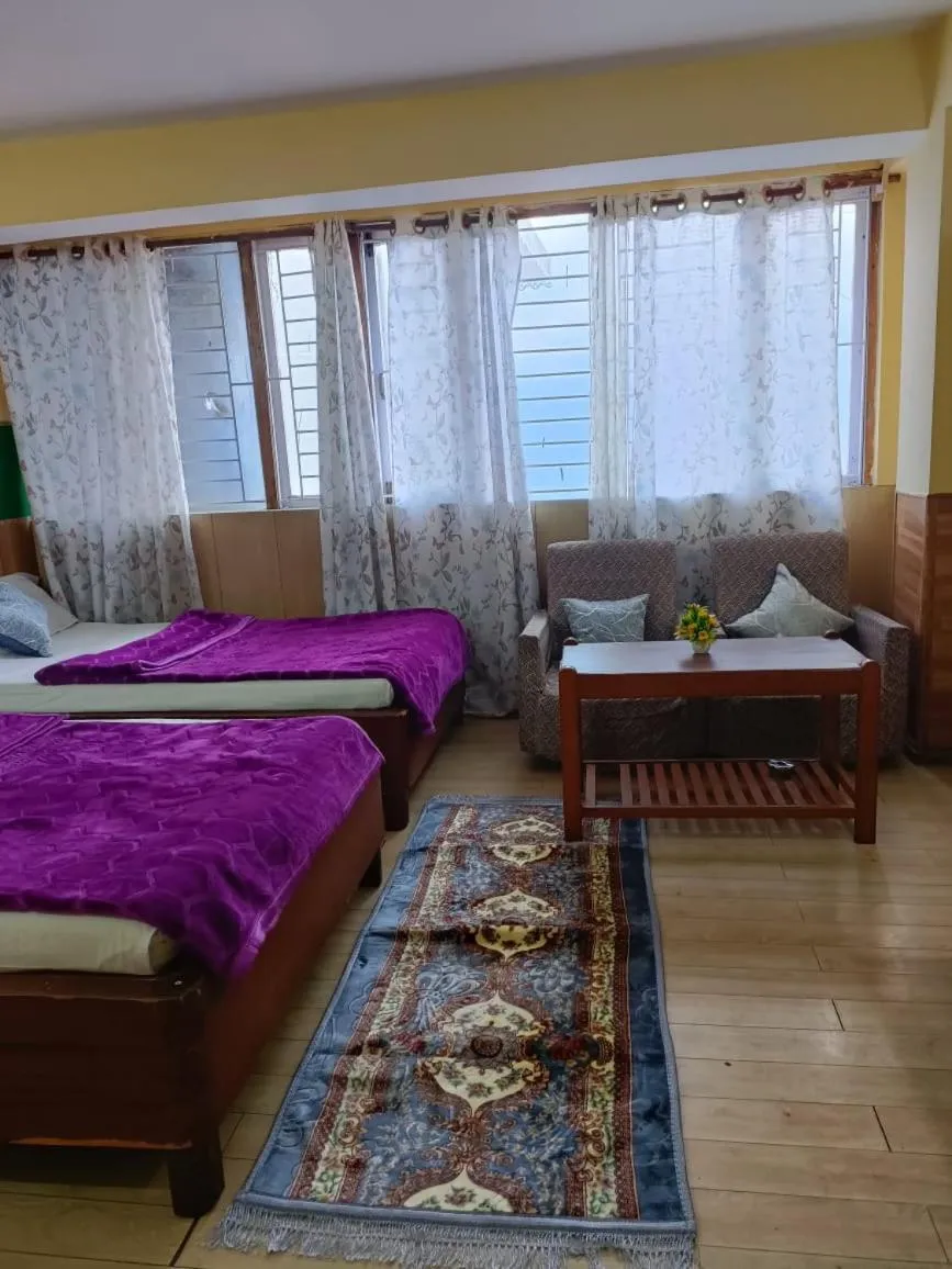 Hotel Lhonark Residency