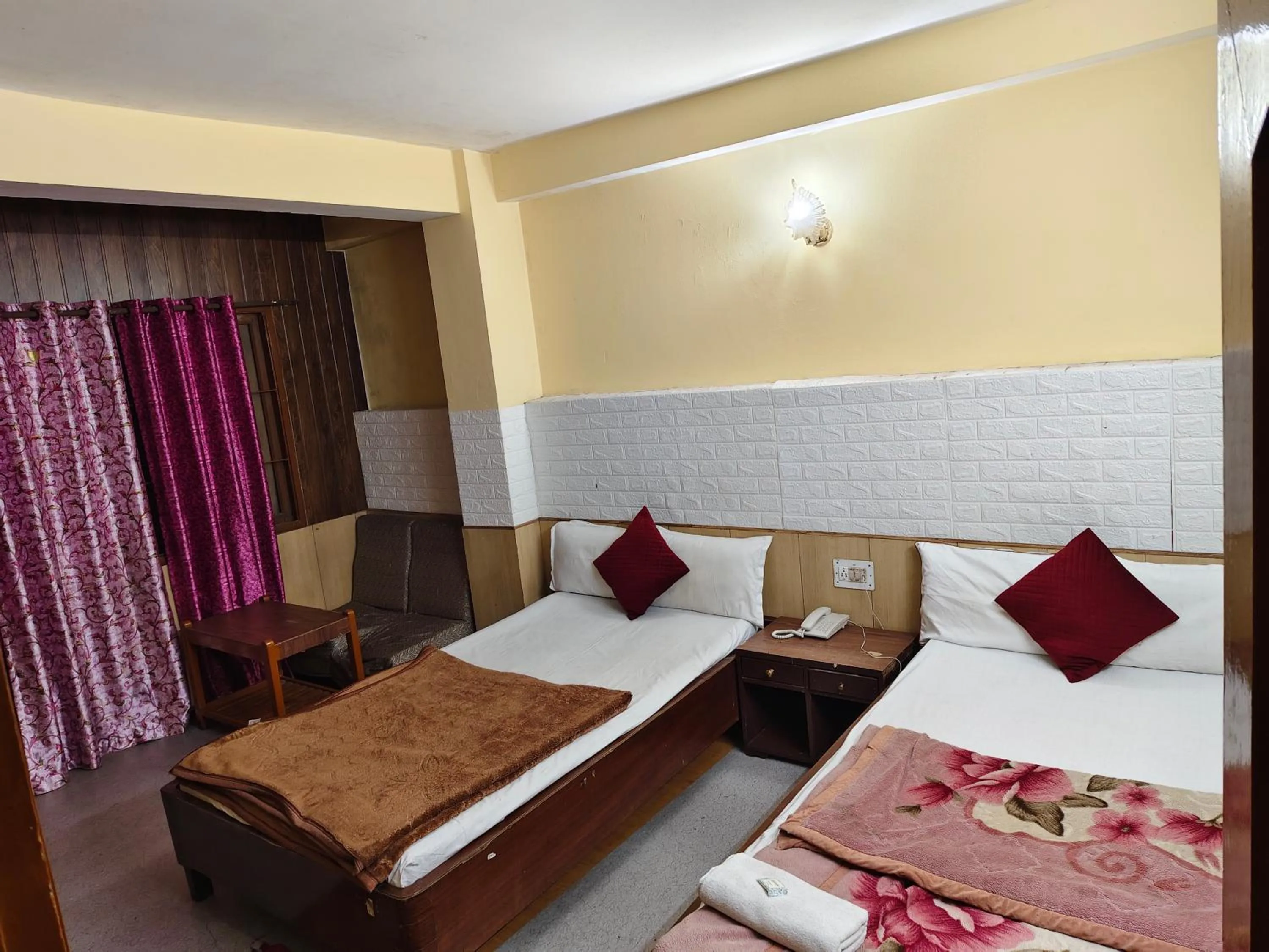 Hotel Lhonark Residency