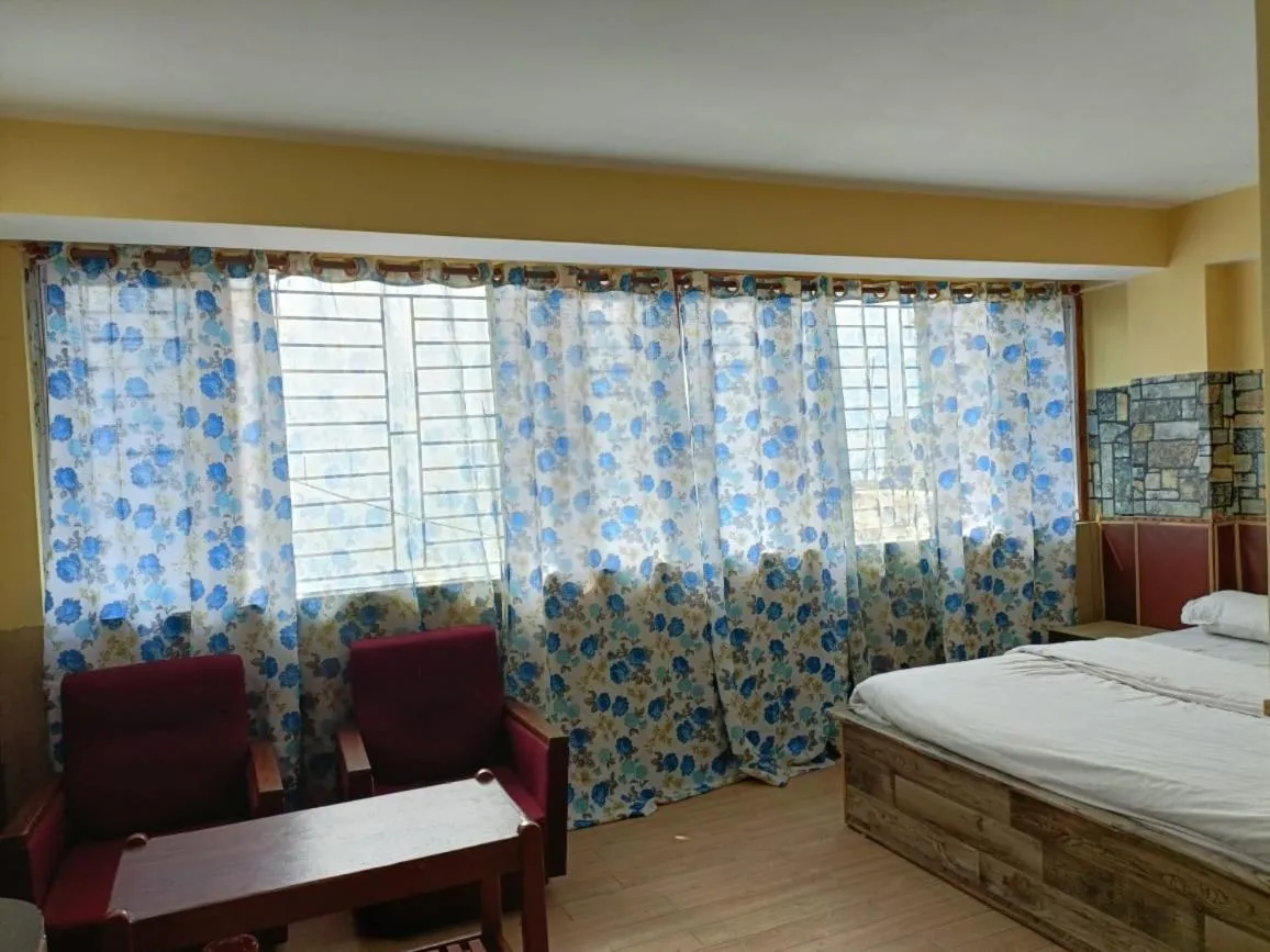 Hotel Lhonark Residency