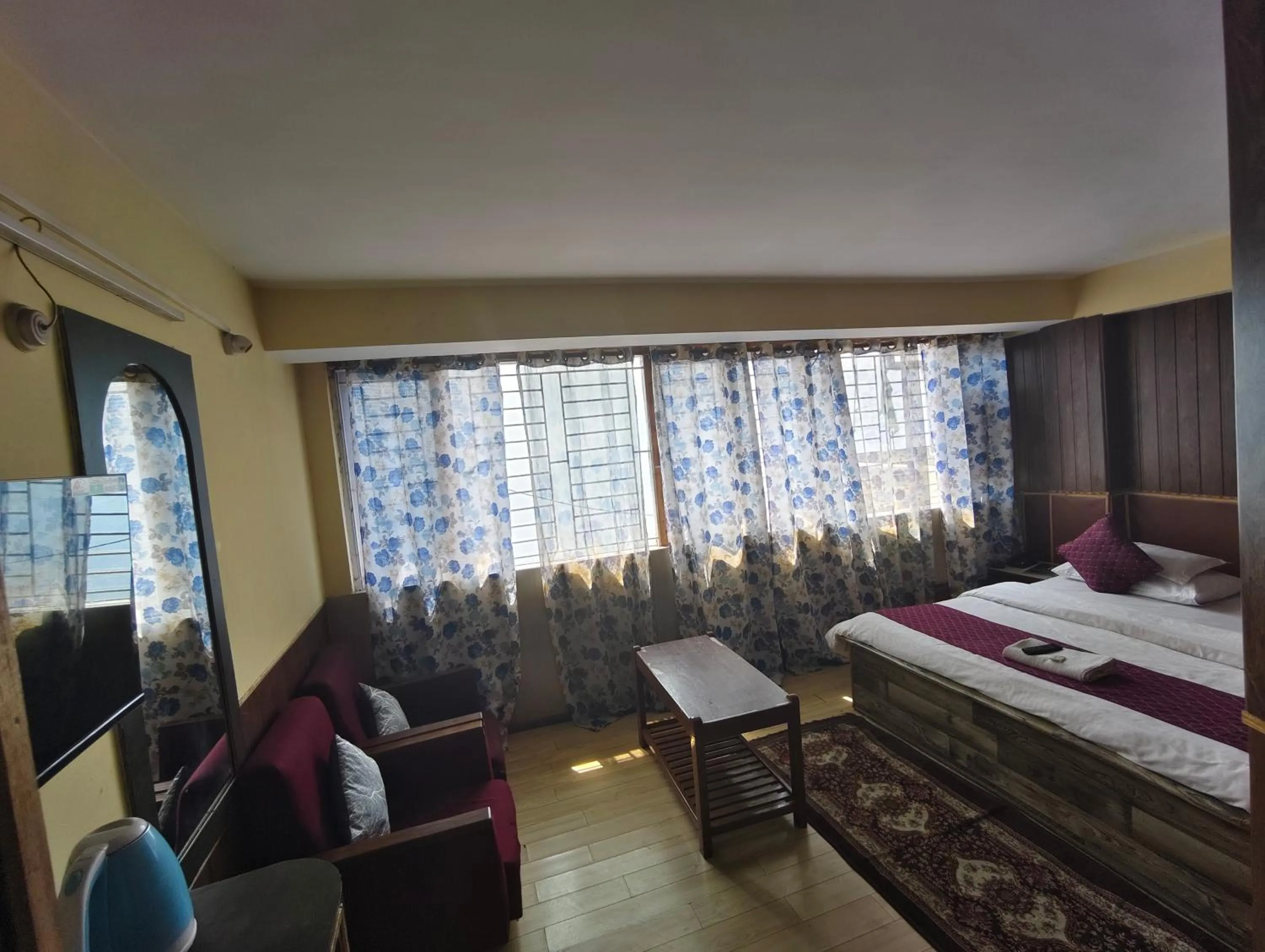 Hotel Lhonark Residency