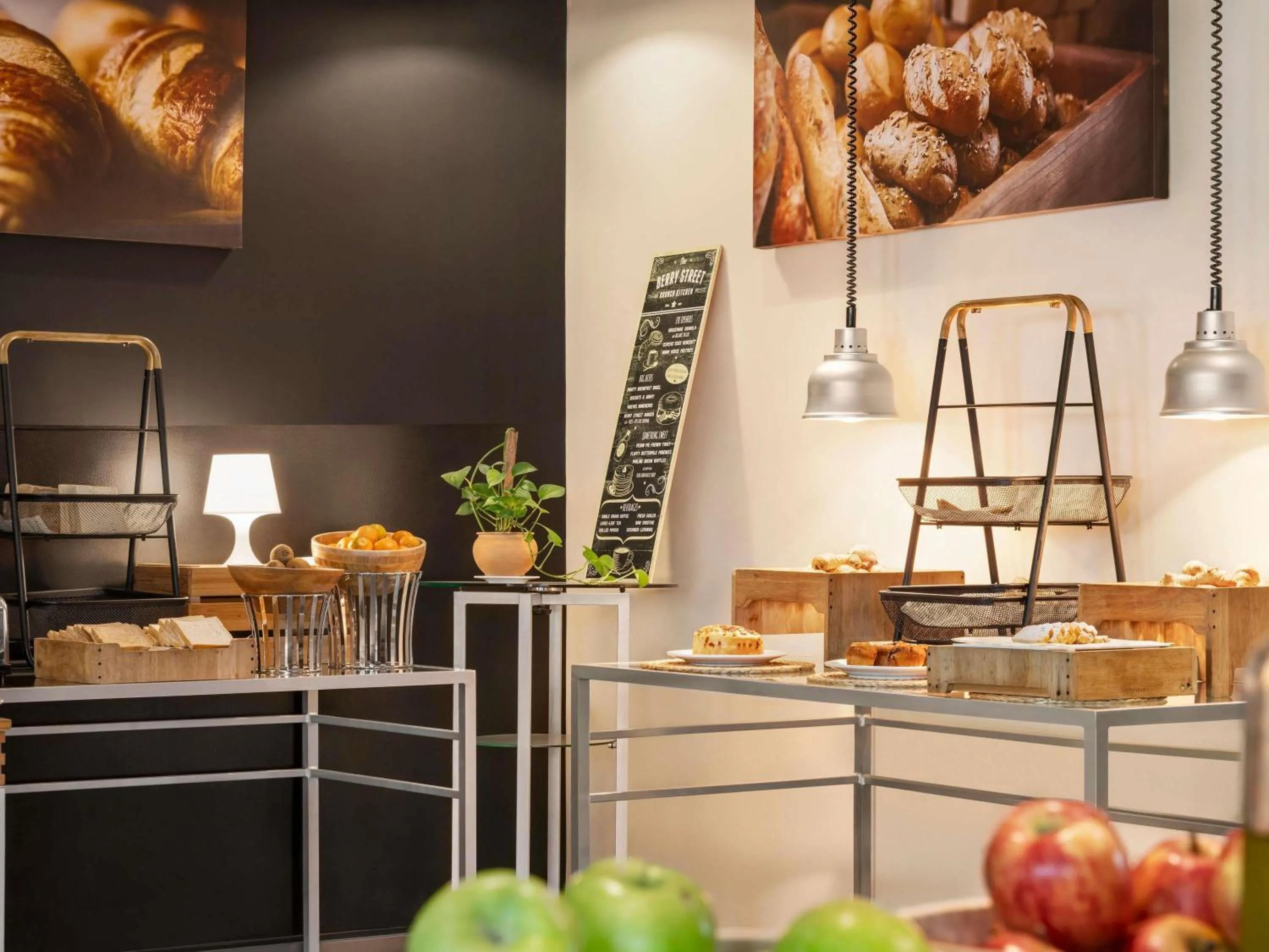 Restaurant/places to eat in ibis Seef Manama