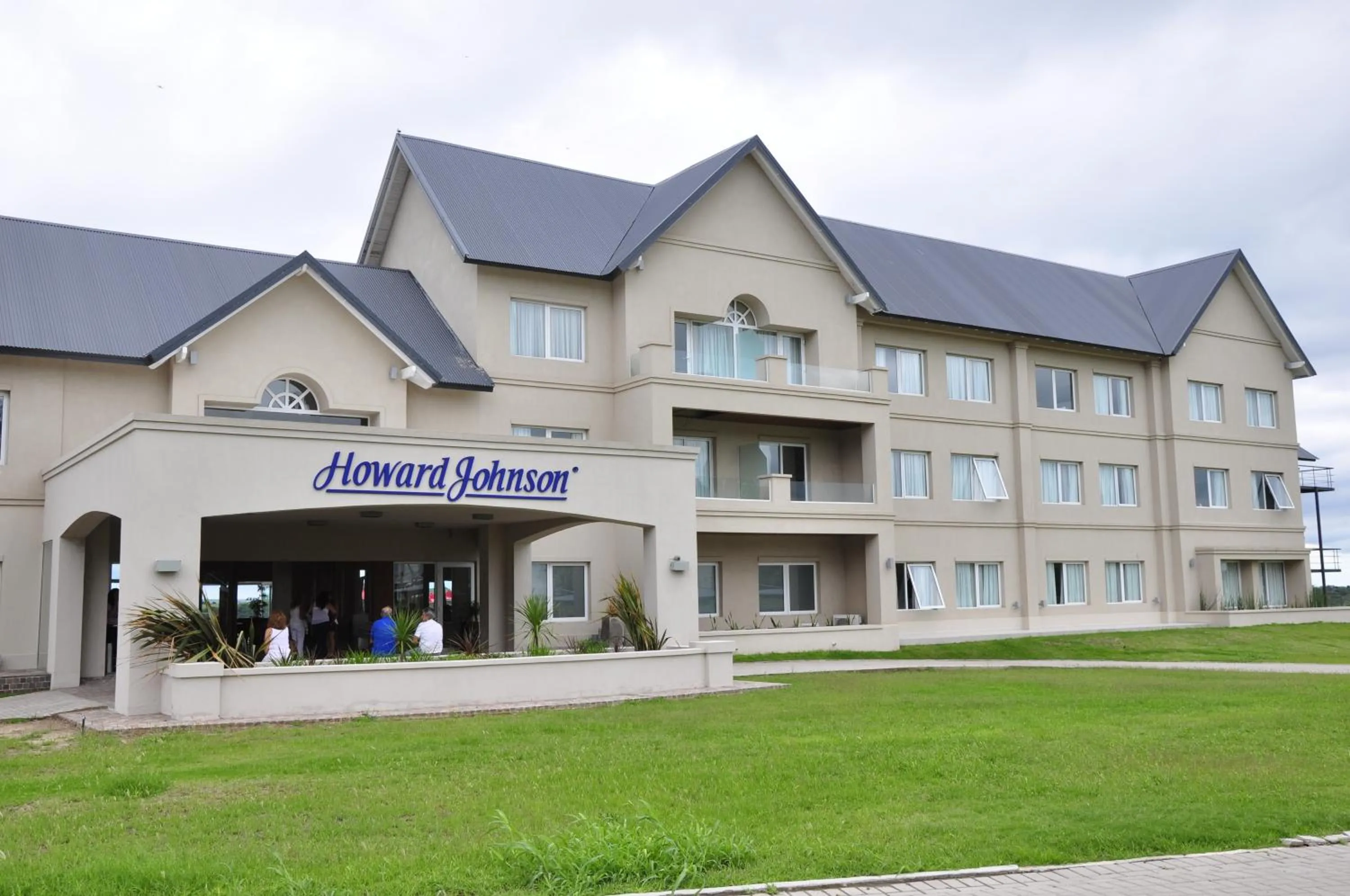 Property building in Howard Johnson Hotel Piedras Moras