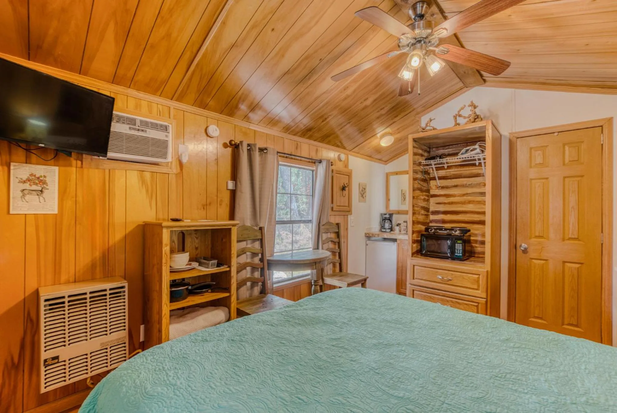 Bed in Enchanted Hideaway Cabins and Cottages