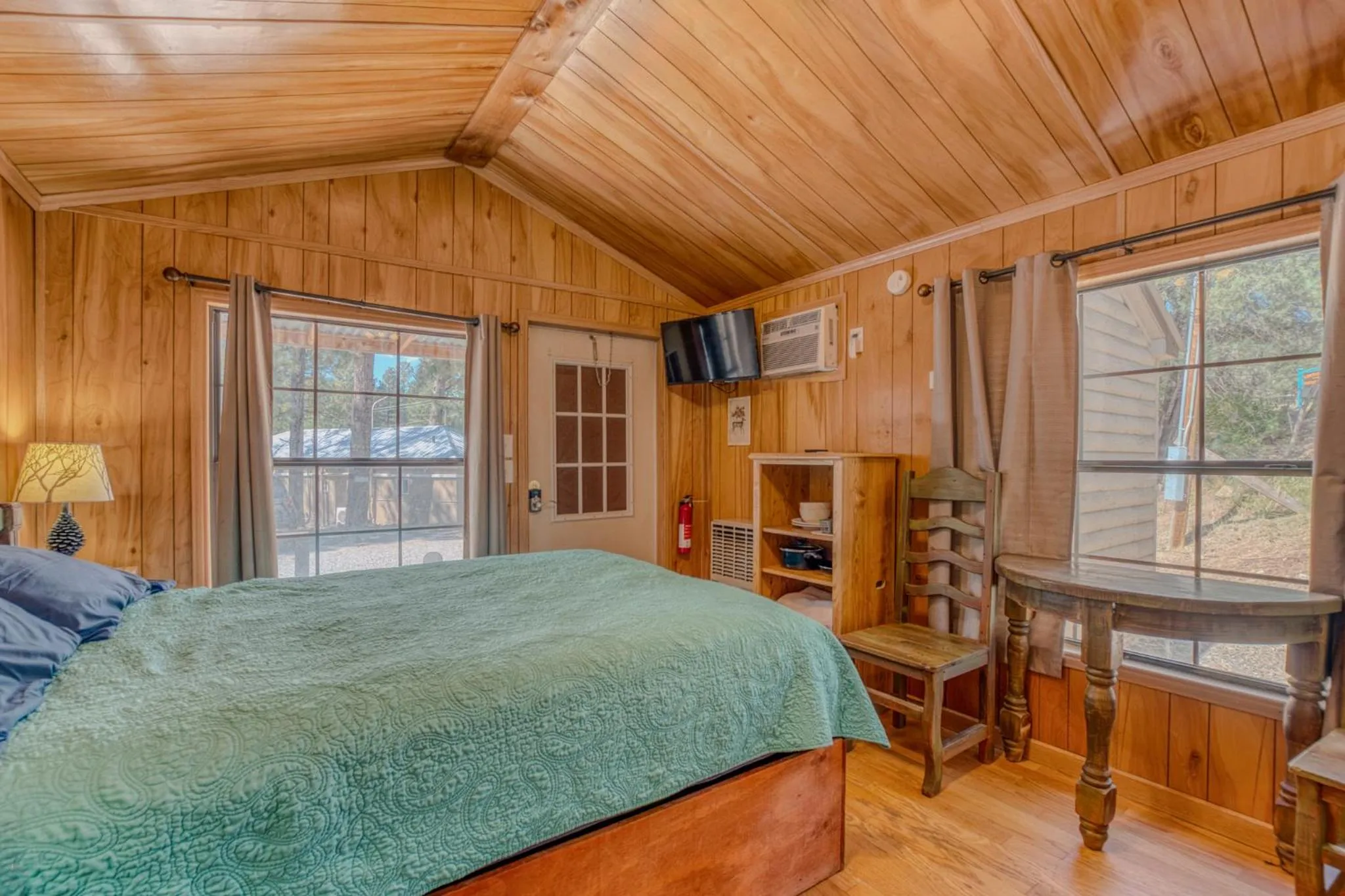 Bed in Enchanted Hideaway Cabins and Cottages