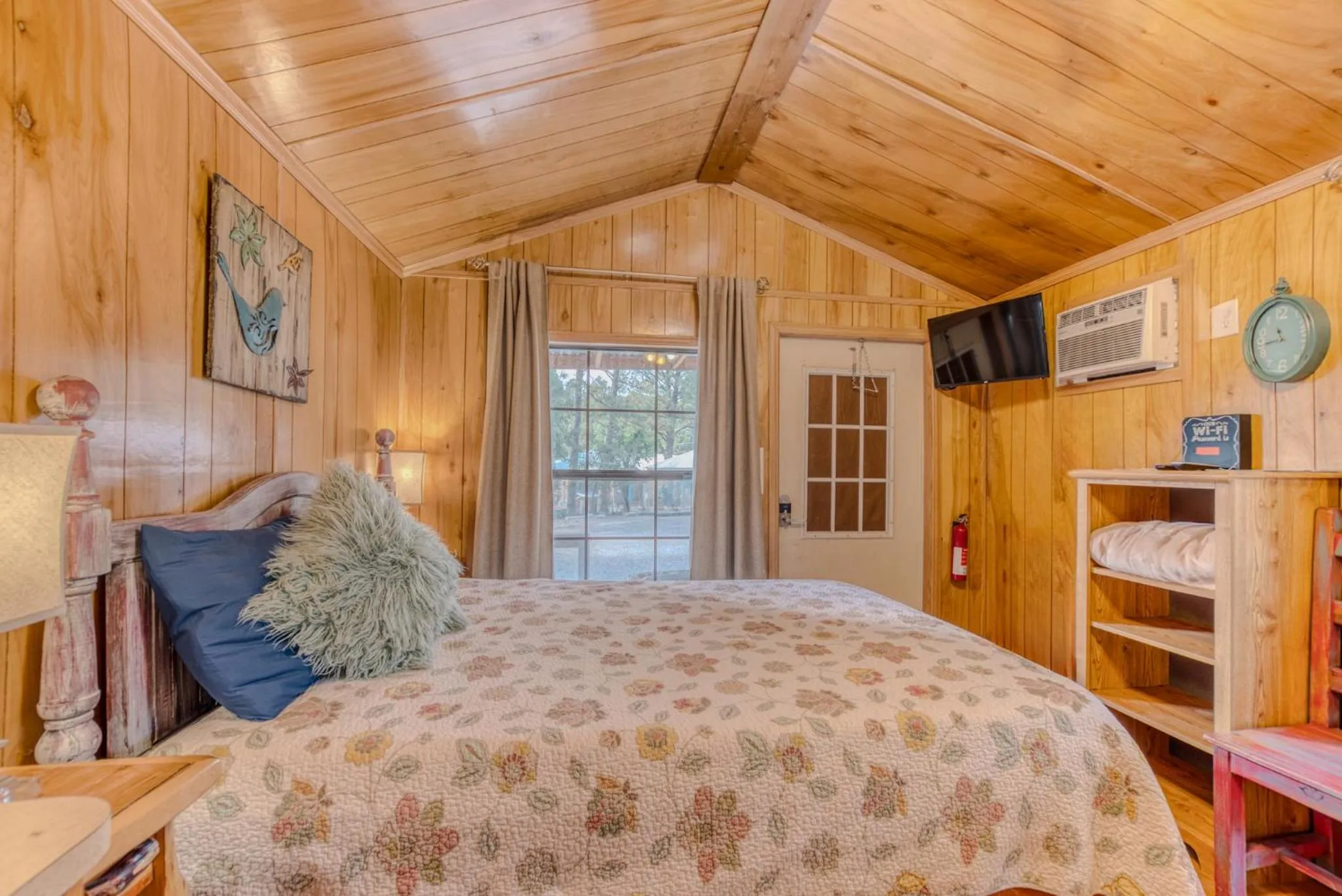Bed in Enchanted Hideaway Cabins and Cottages