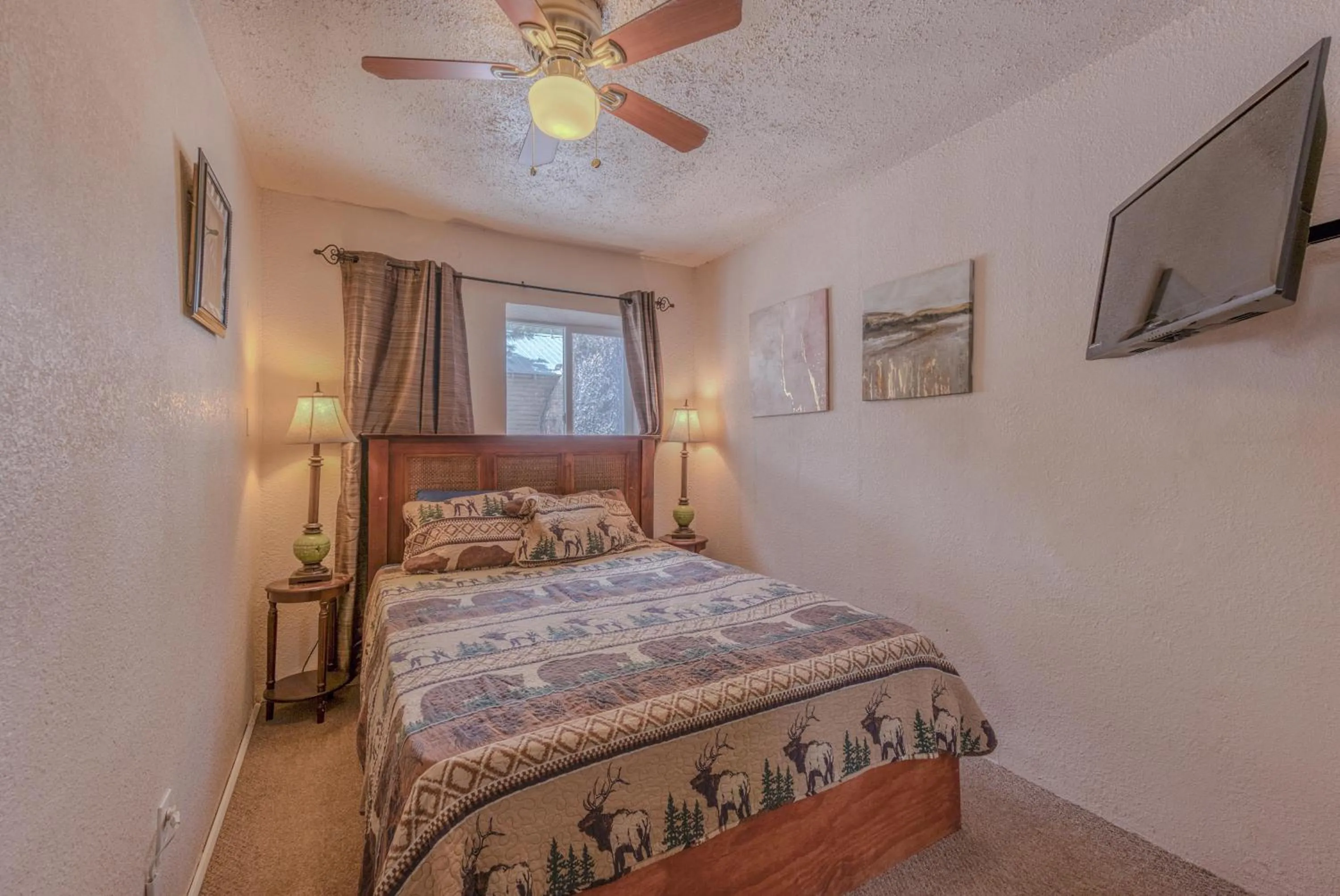 Bed in Enchanted Hideaway Cabins and Cottages