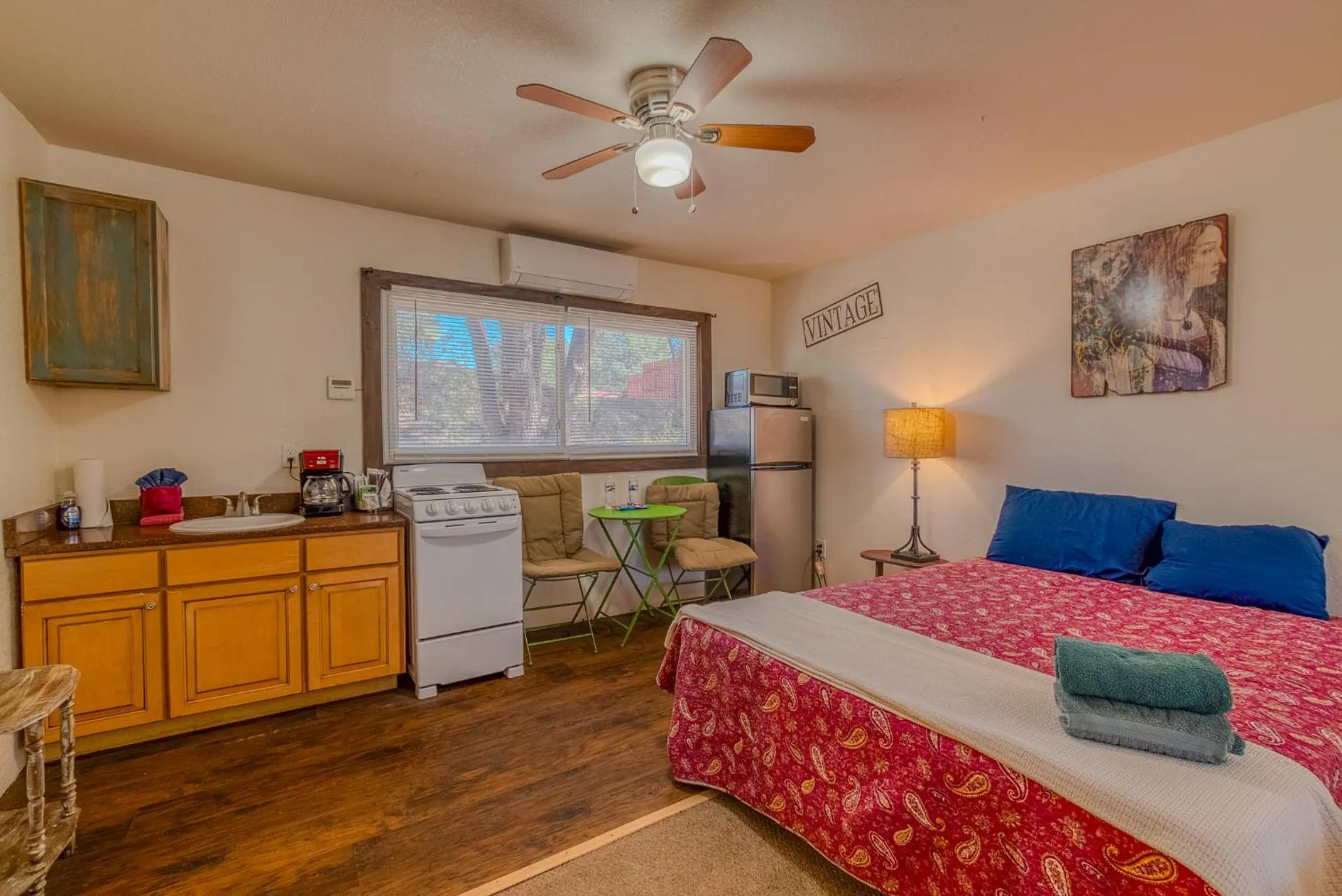 Bed in Enchanted Hideaway Cabins and Cottages