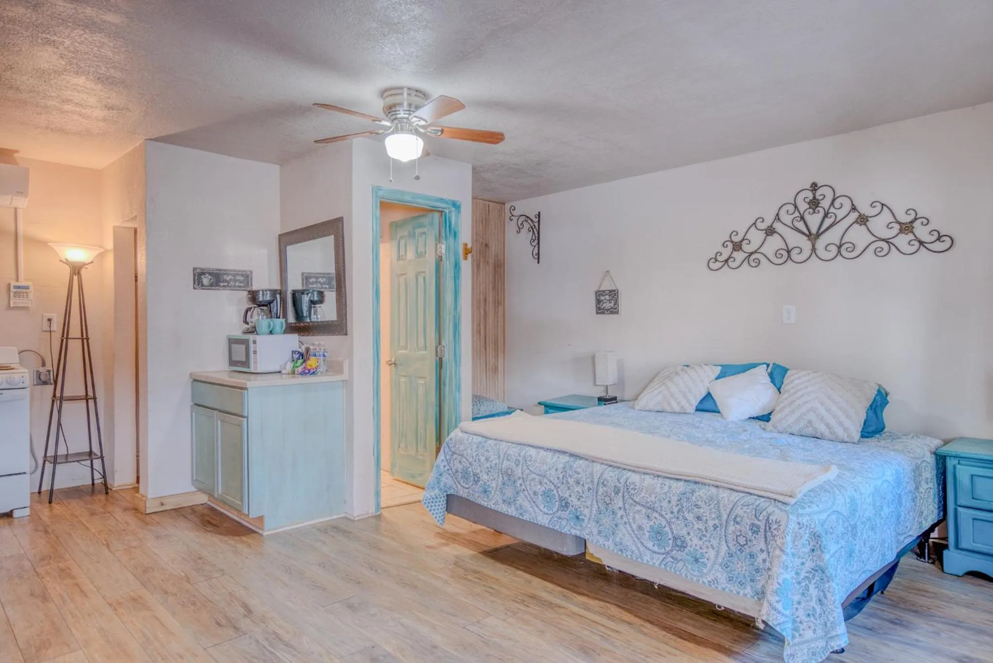 Bed in Enchanted Hideaway Cabins and Cottages