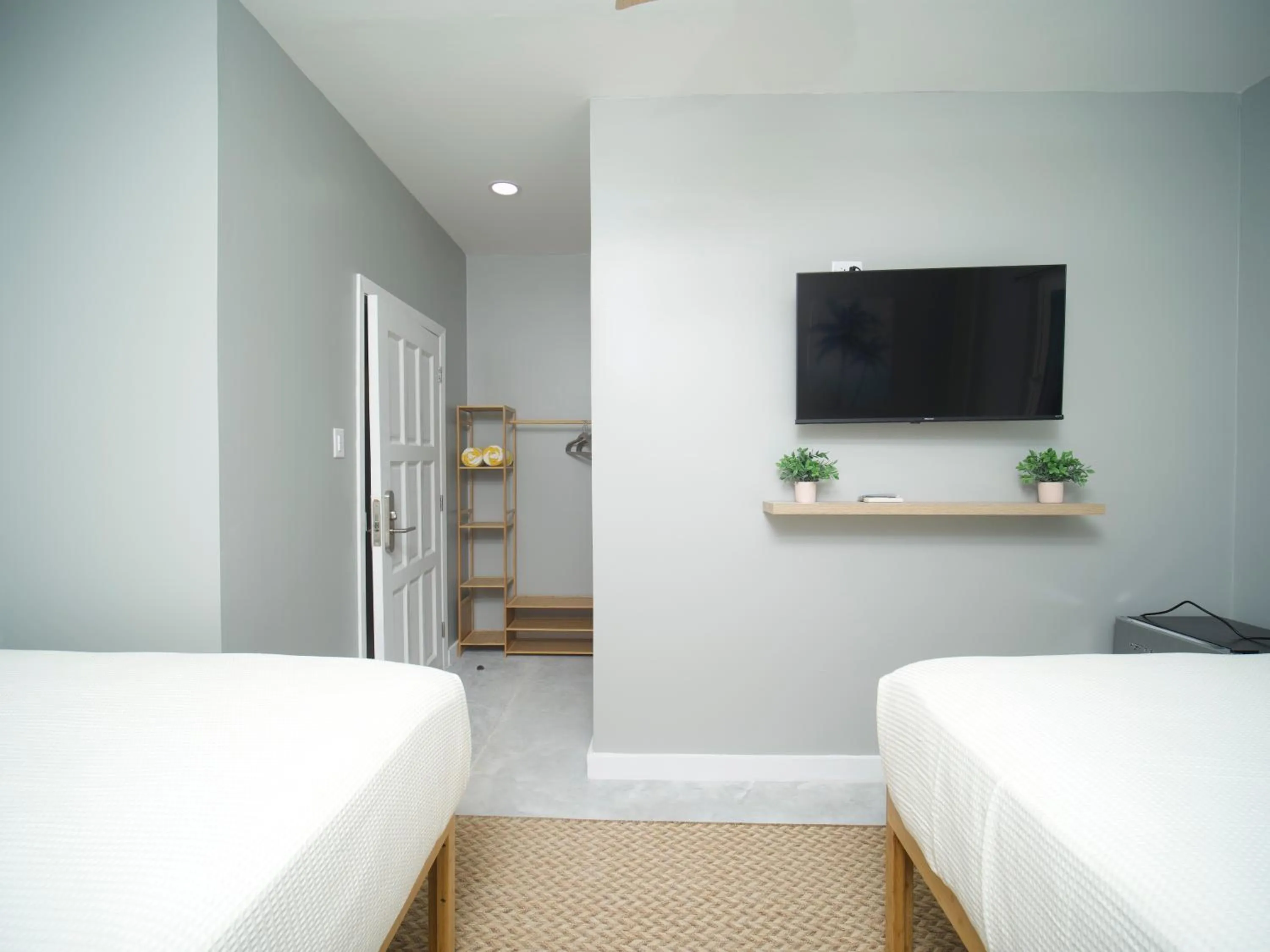 Bedroom, Bed in Sandbar Beachfront Hotel & Hostel Restaurant