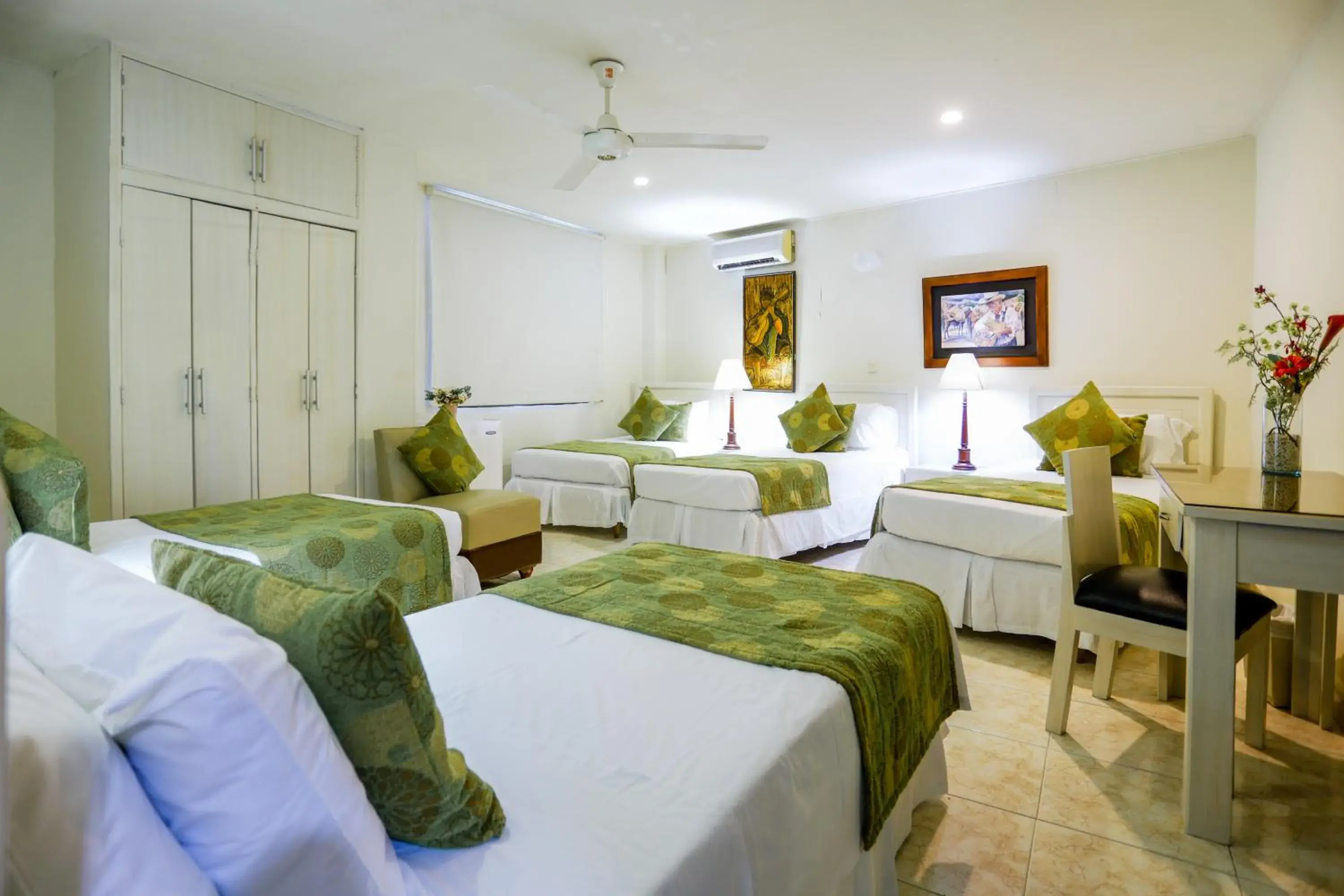 Family Room with Bathroom in Hotel San Carlos Family Room with Bathroom in Hotel San Carlos