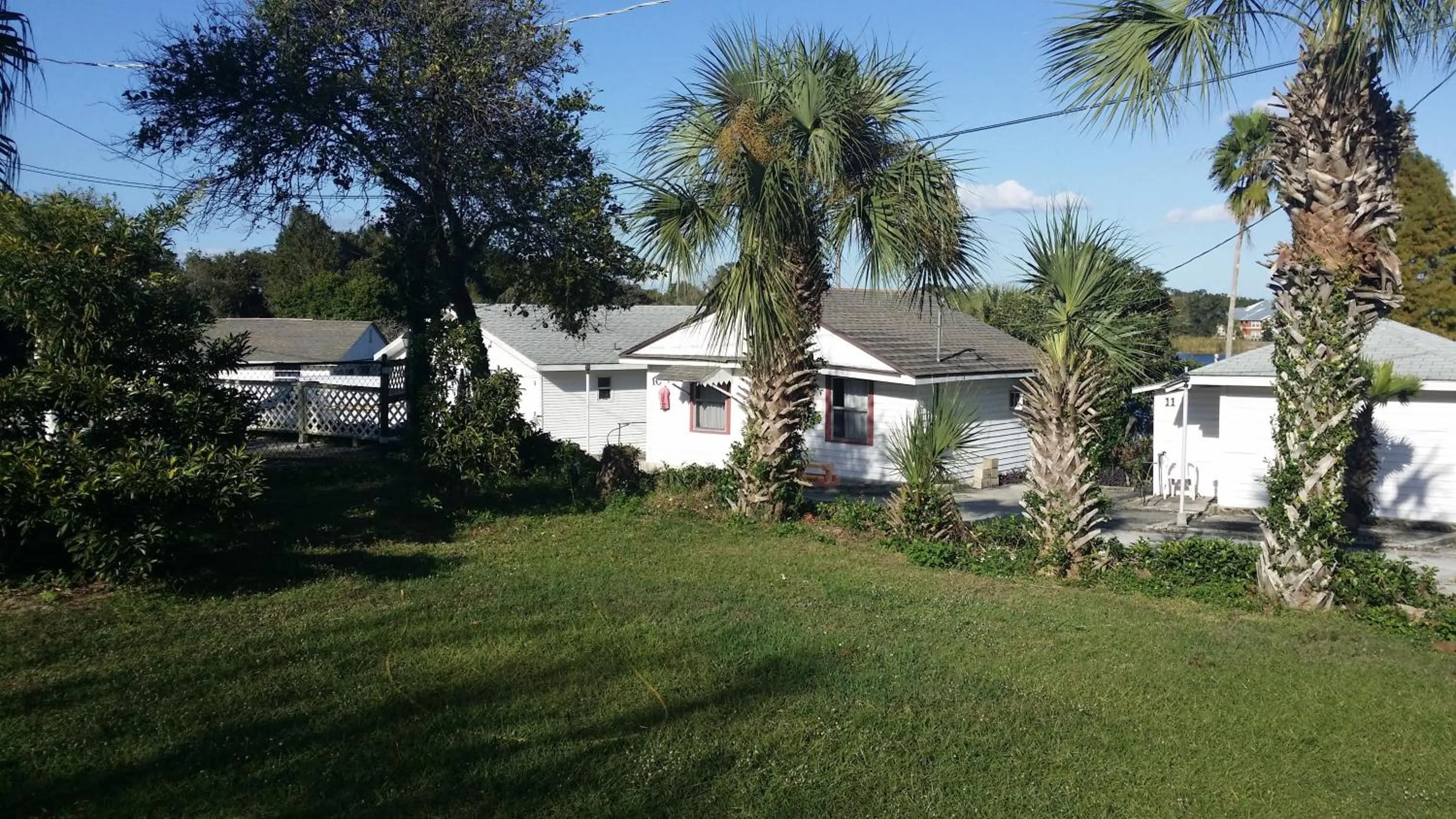 Area and facilities in Lake Ida Beach Resort