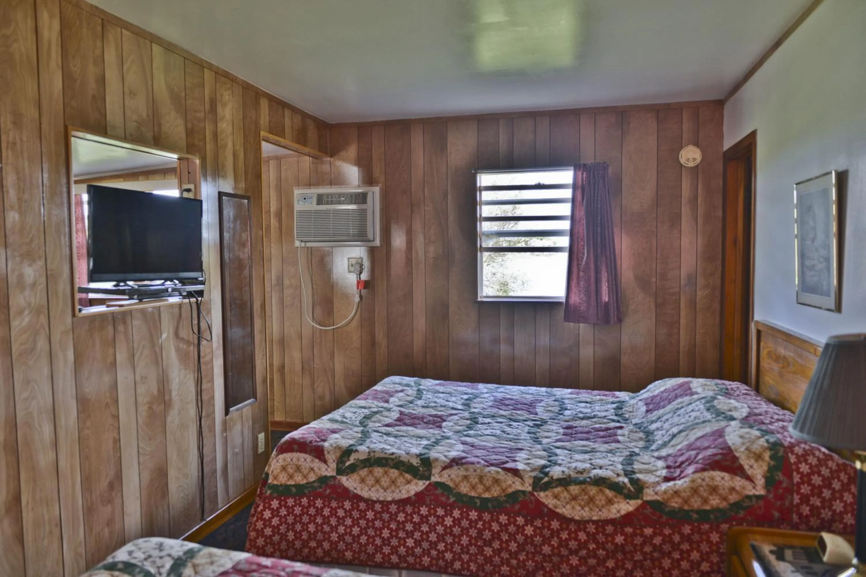 Bedroom, Bed in Lake Ida Beach Resort