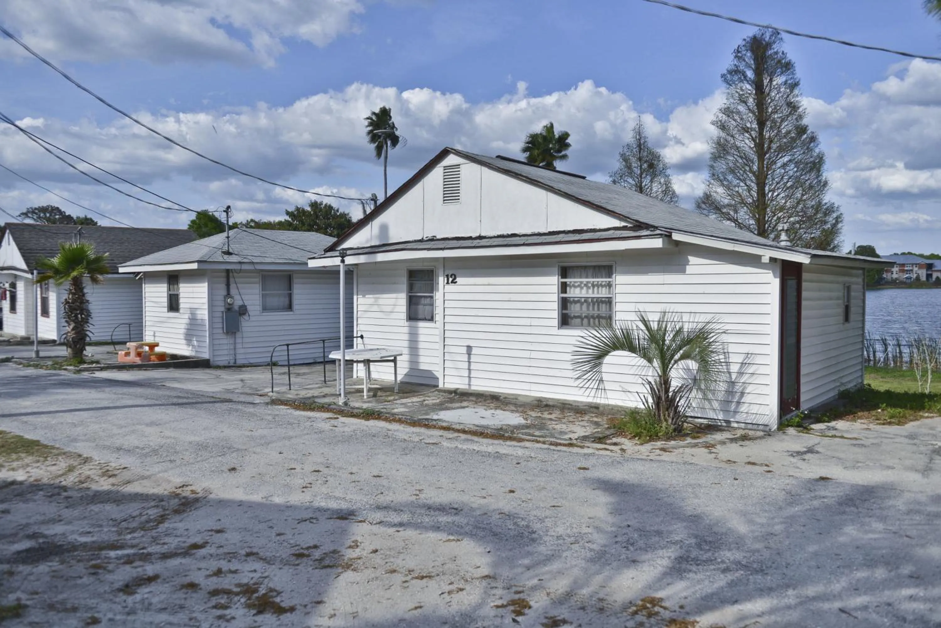 Facade/entrance in Lake Ida Beach Resort