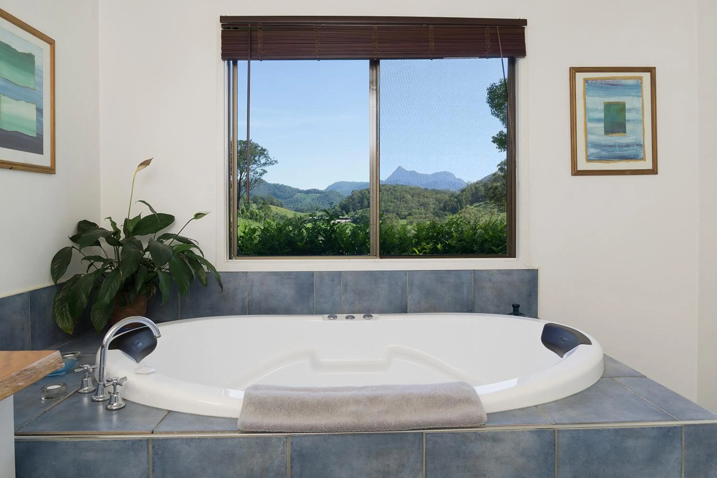Bathroom in Hillcrest Mountain View Retreat