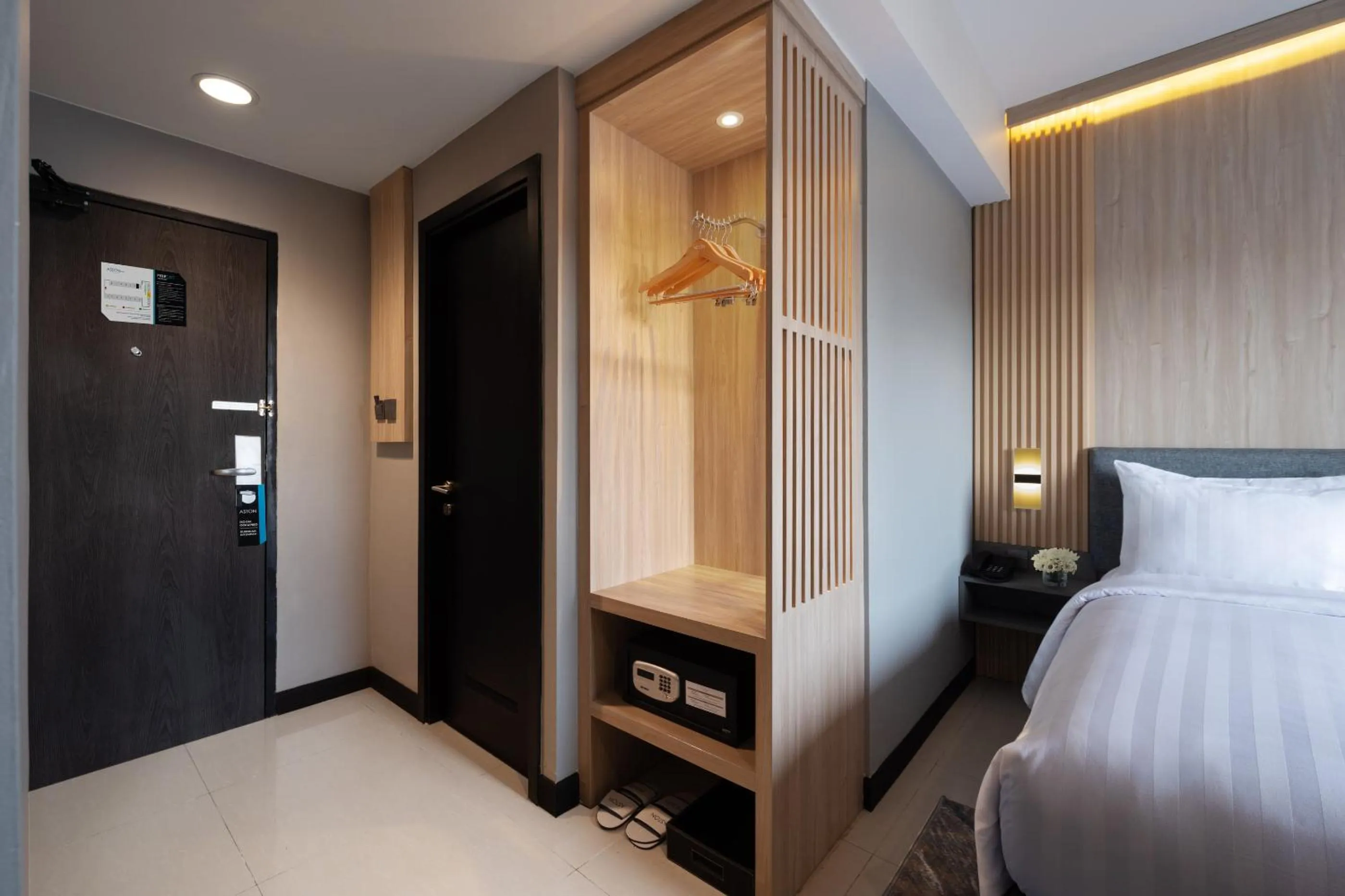 wardrobe, Bed in Aston Inn Rembang