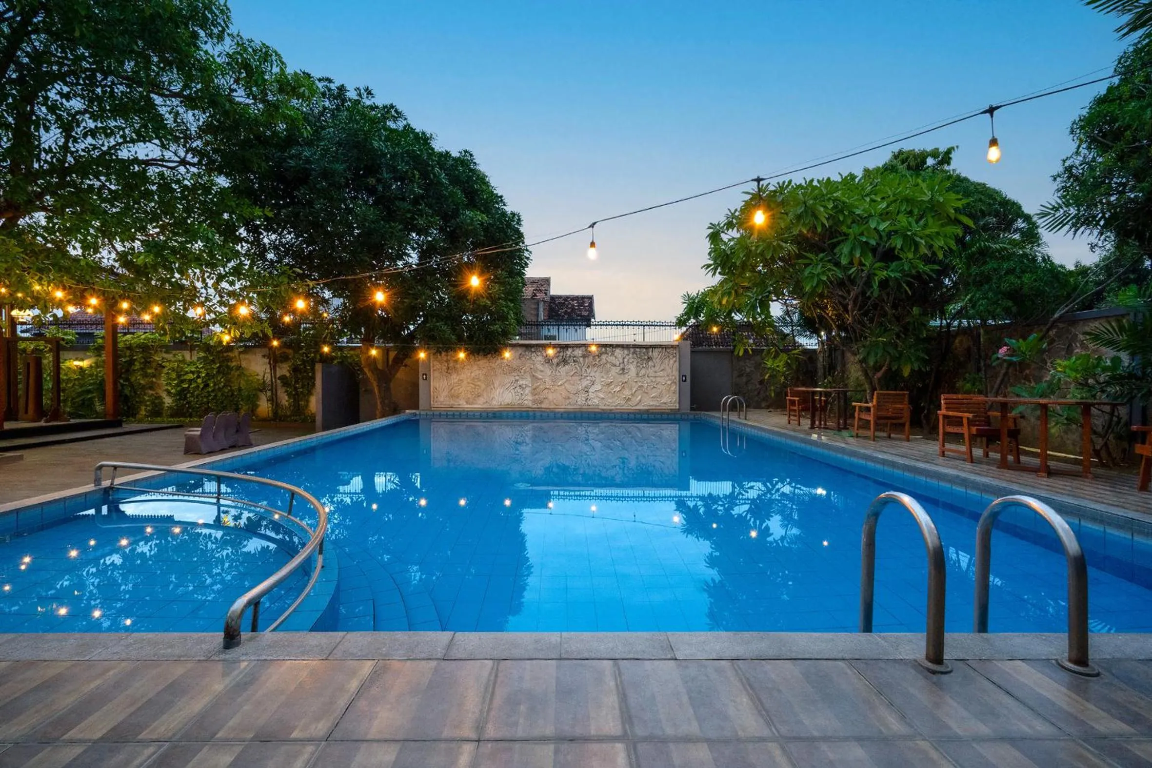 Swimming pool in Aston Inn Rembang