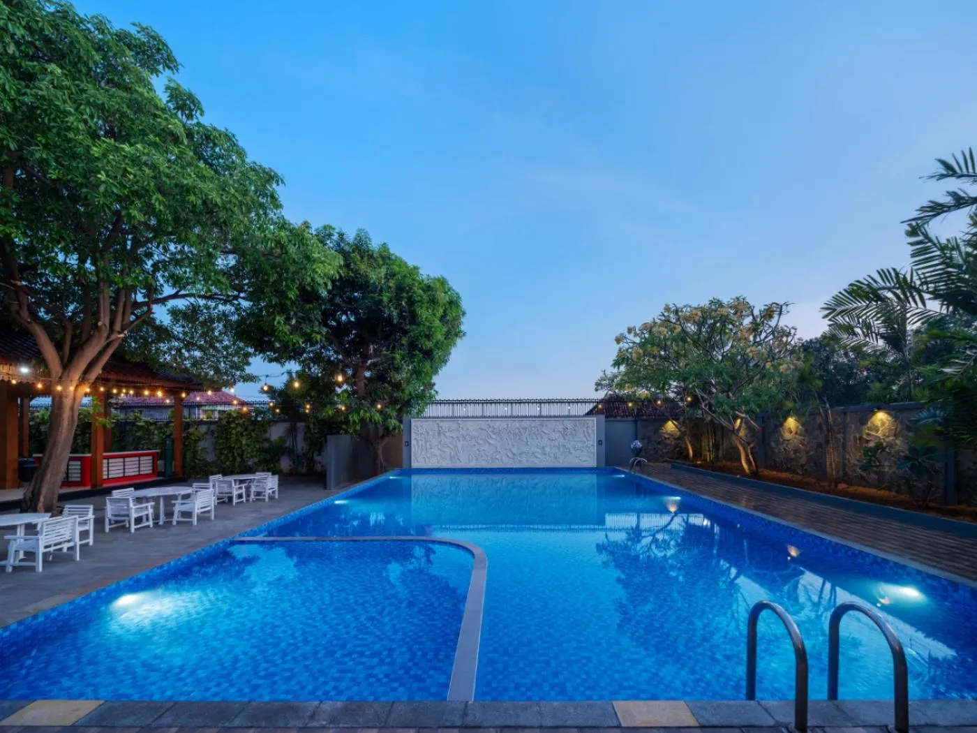 Swimming pool in Aston Inn Rembang