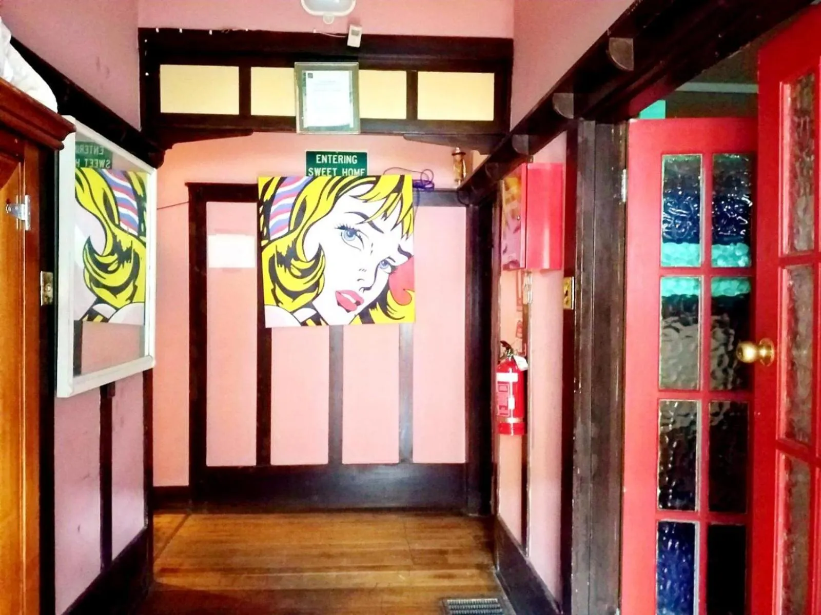 Facade/entrance in St Kilda East backpackers' hostel