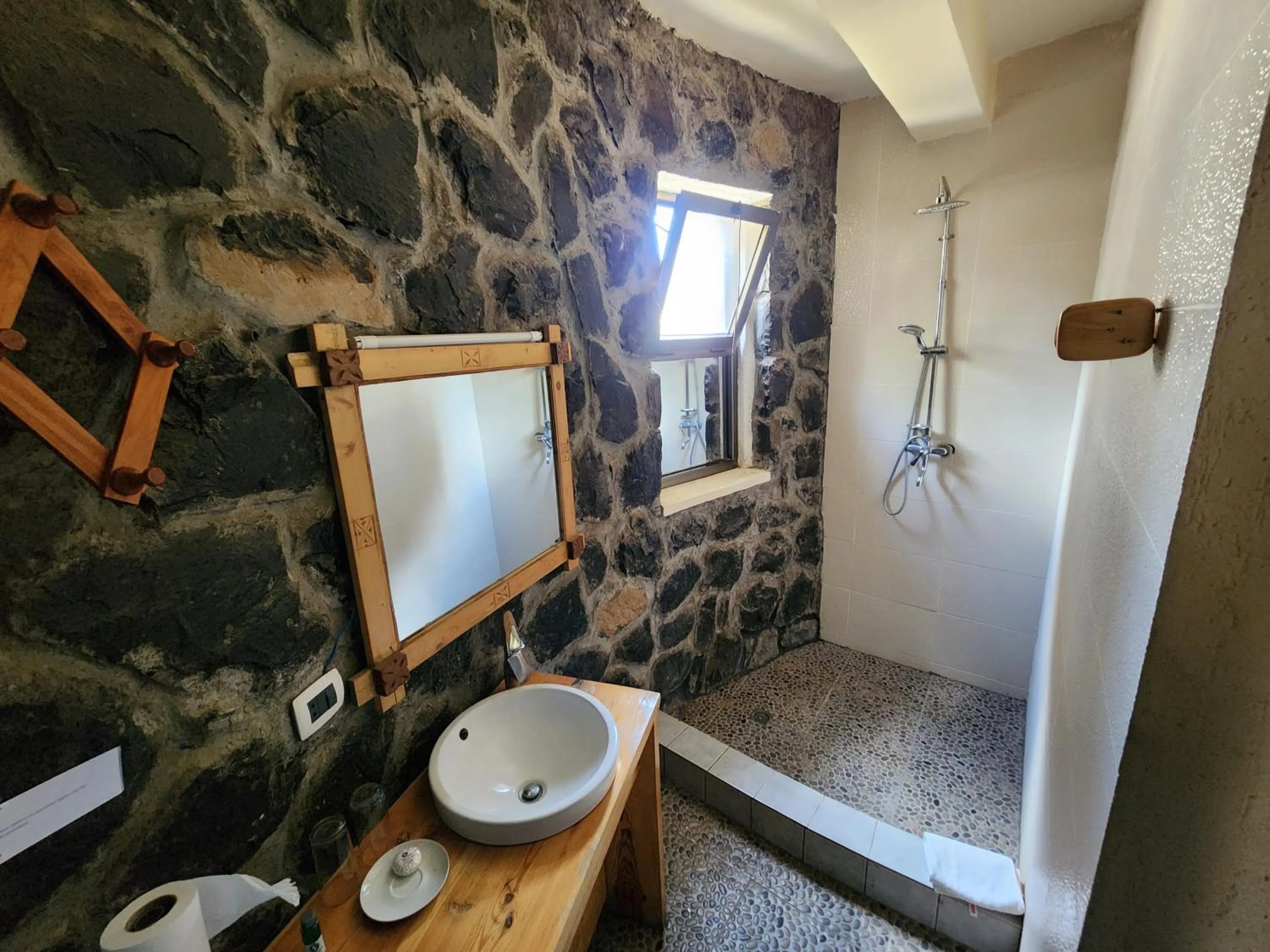 Shower in Sora Lodge Lalibela