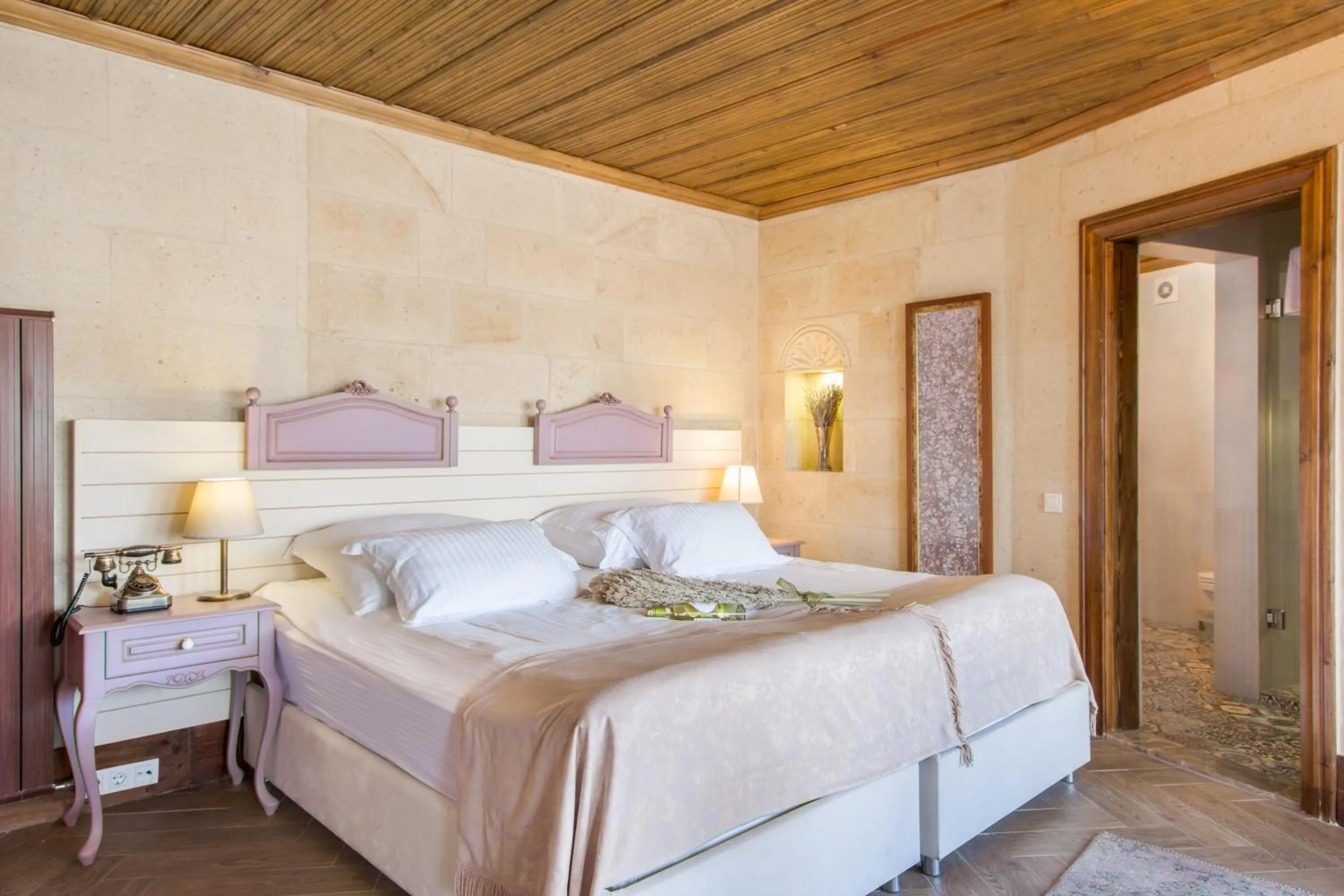 Massage, Bed in Cappadocia Minia Cave Hotel