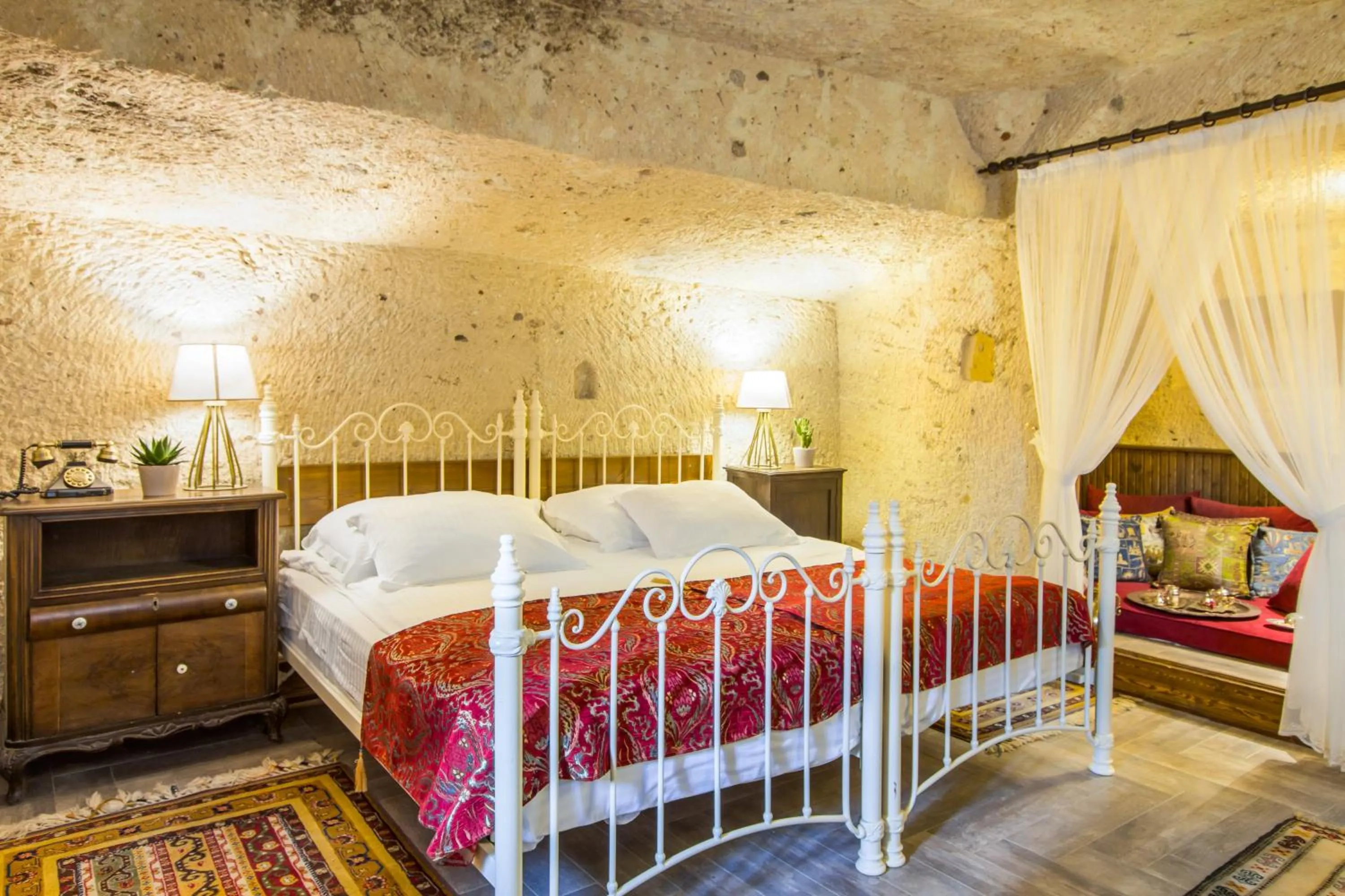 Massage, Bed in Cappadocia Minia Cave Hotel