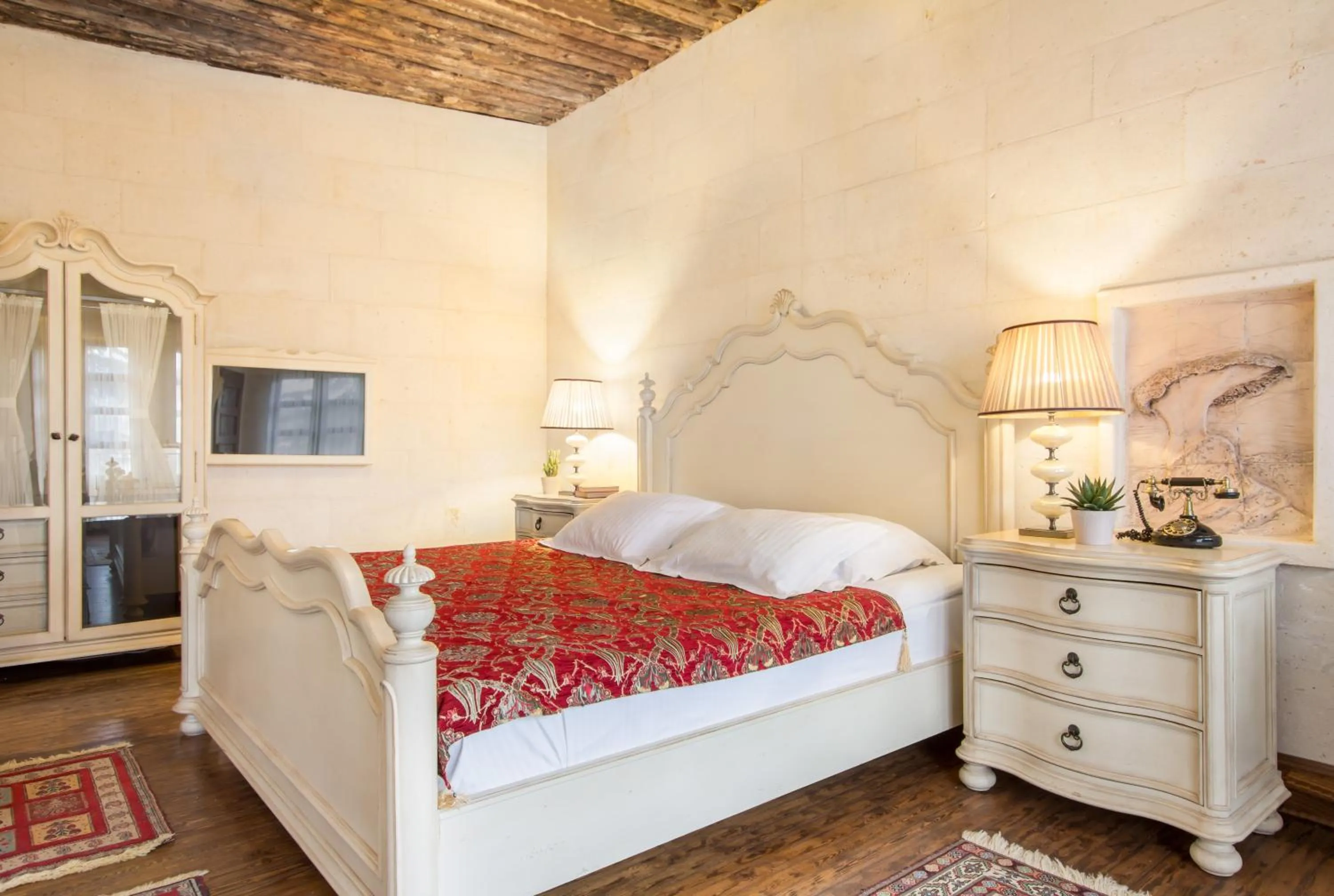 Massage, Bed in Cappadocia Minia Cave Hotel