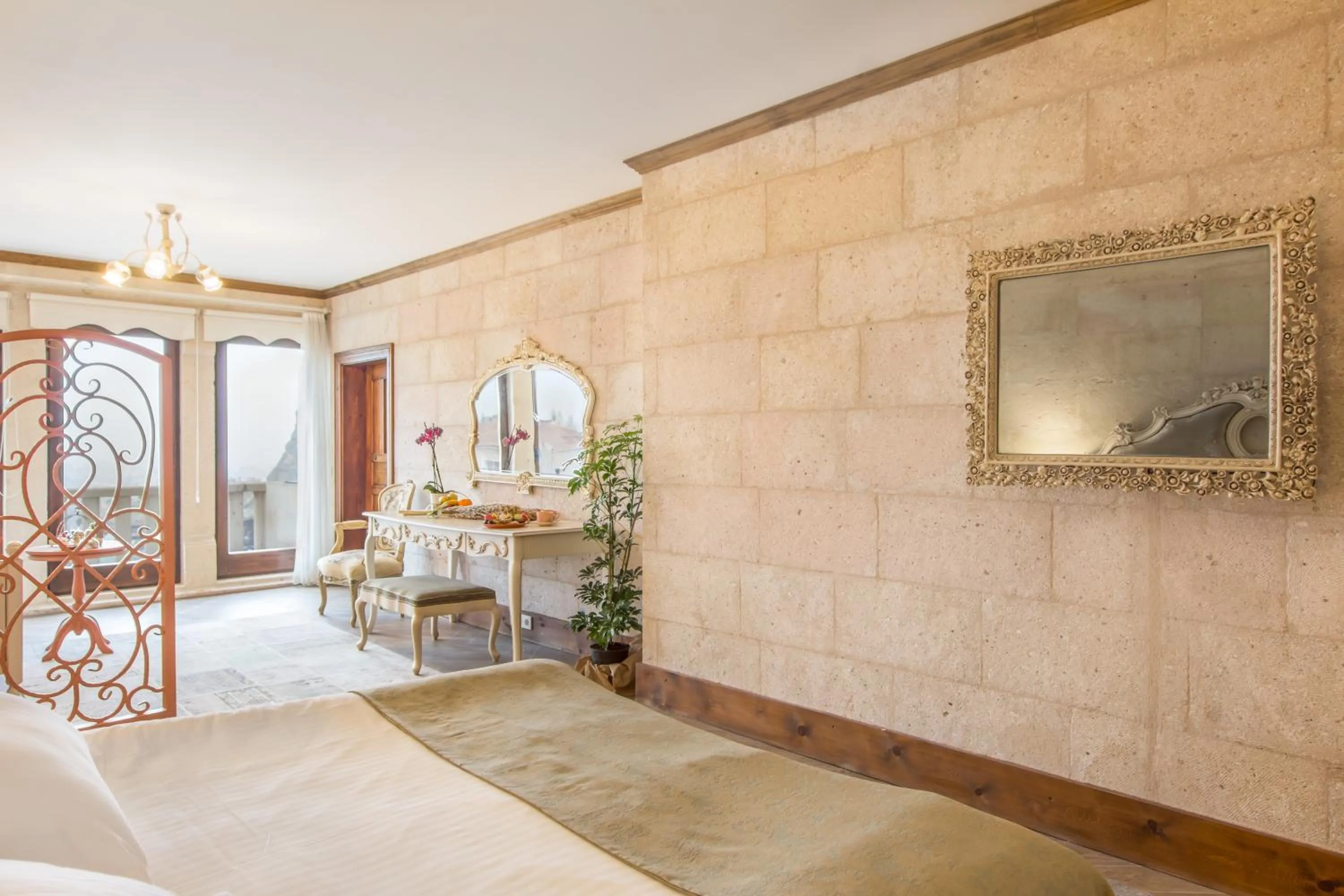 Massage, Bed in Cappadocia Minia Cave Hotel