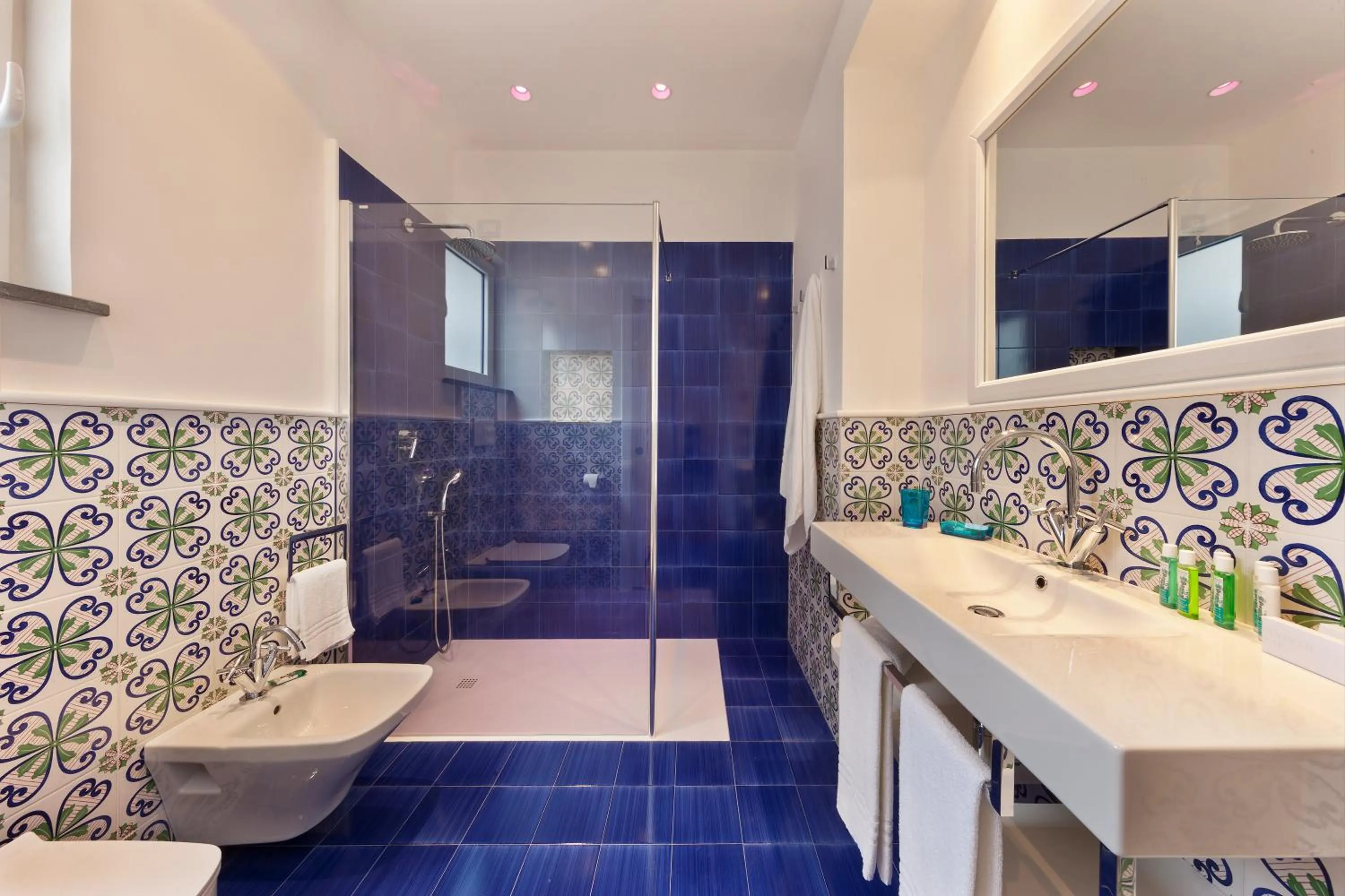 Shower in La Casa dell'Orologio - MAIN SQUARE