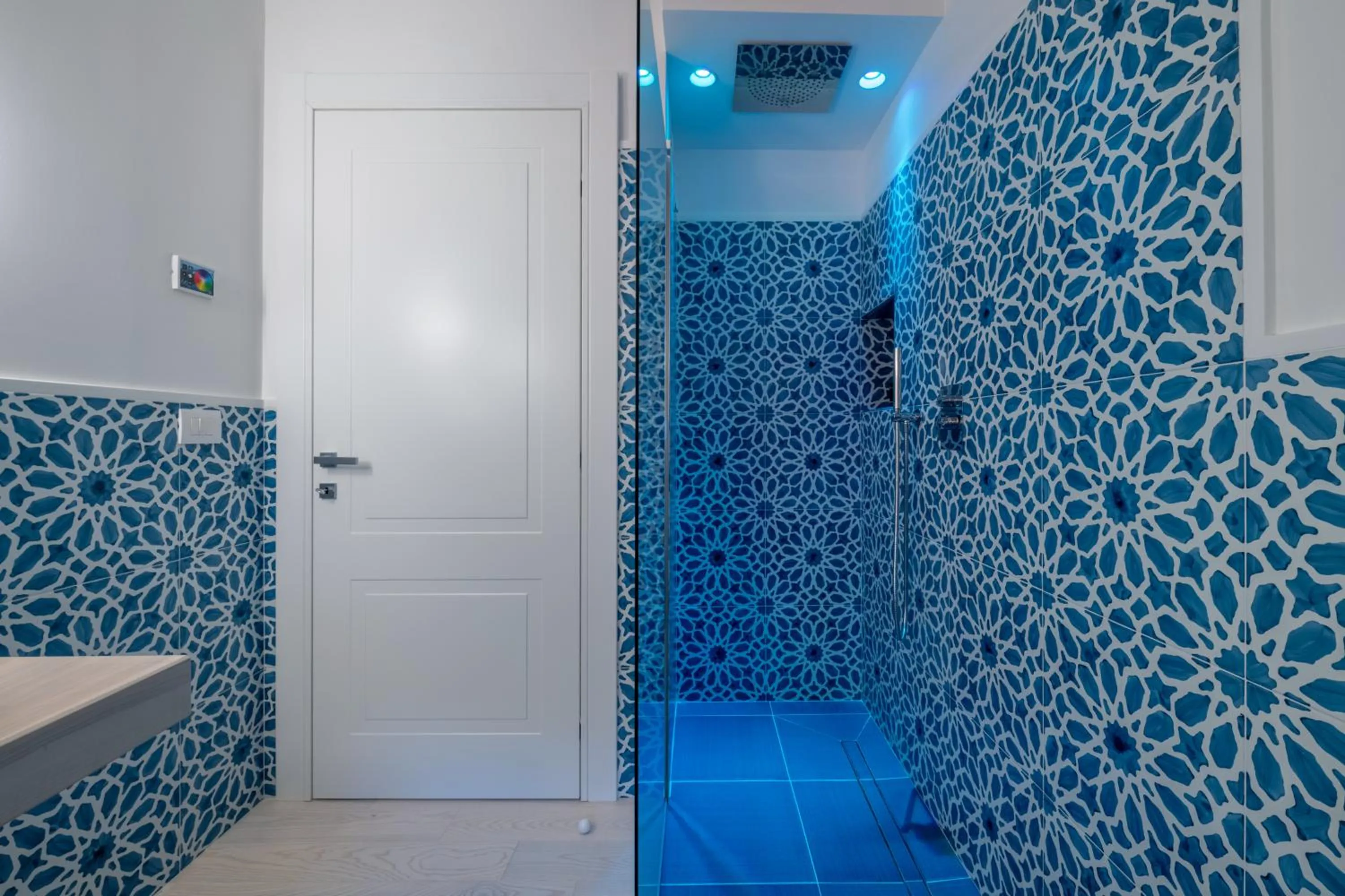 Shower in La Casa dell'Orologio - MAIN SQUARE