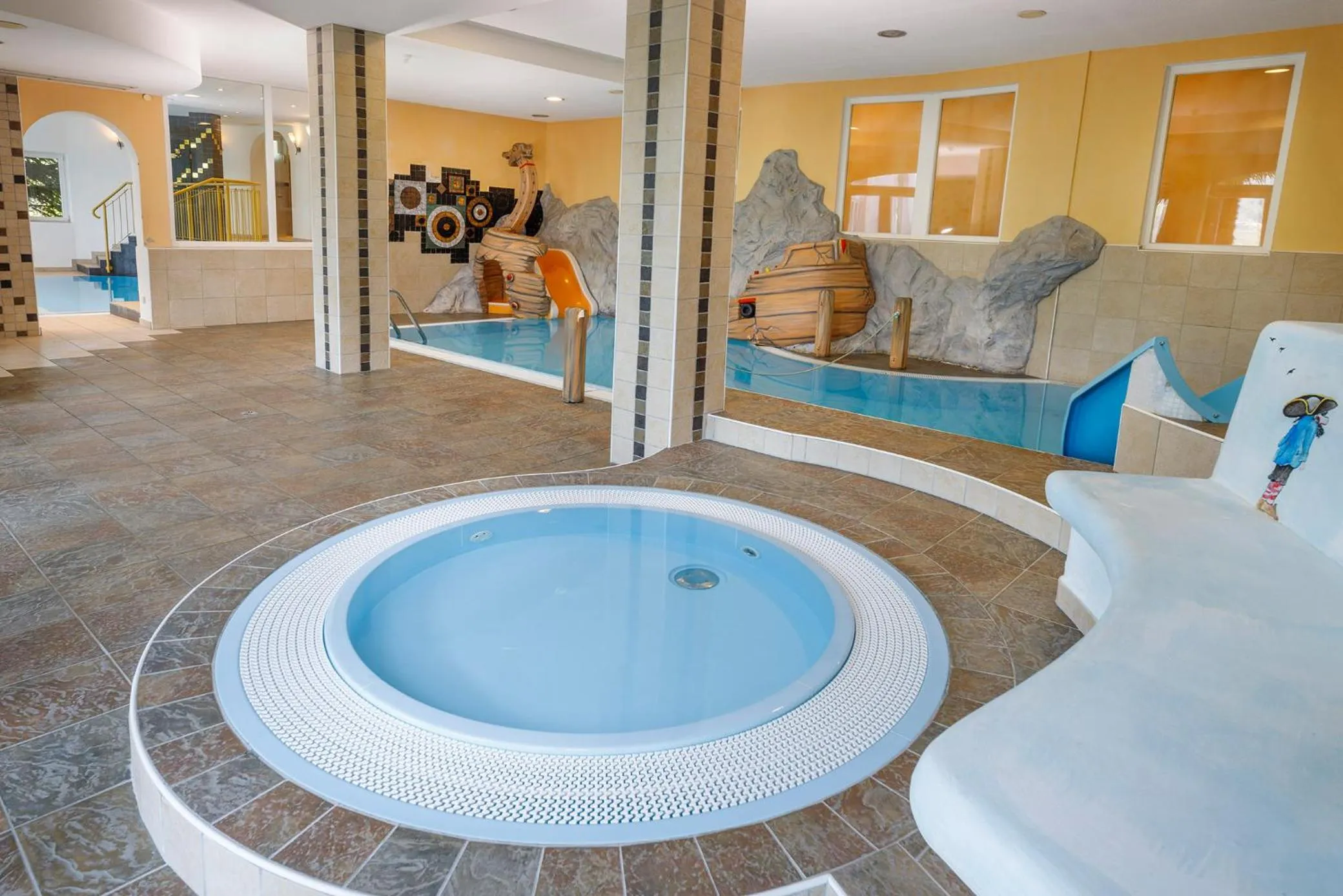 Swimming pool in Family Hotel Gutenberg