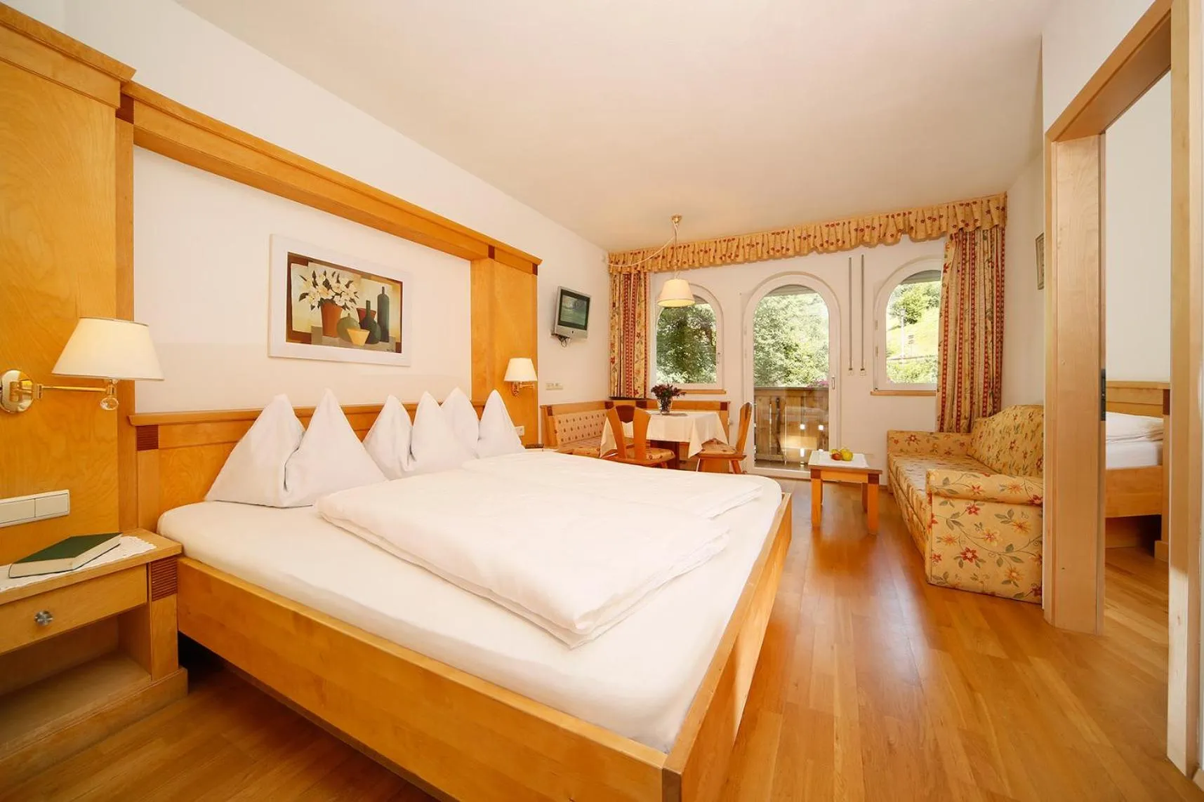Photo of the whole room, Bed in Family Hotel Gutenberg