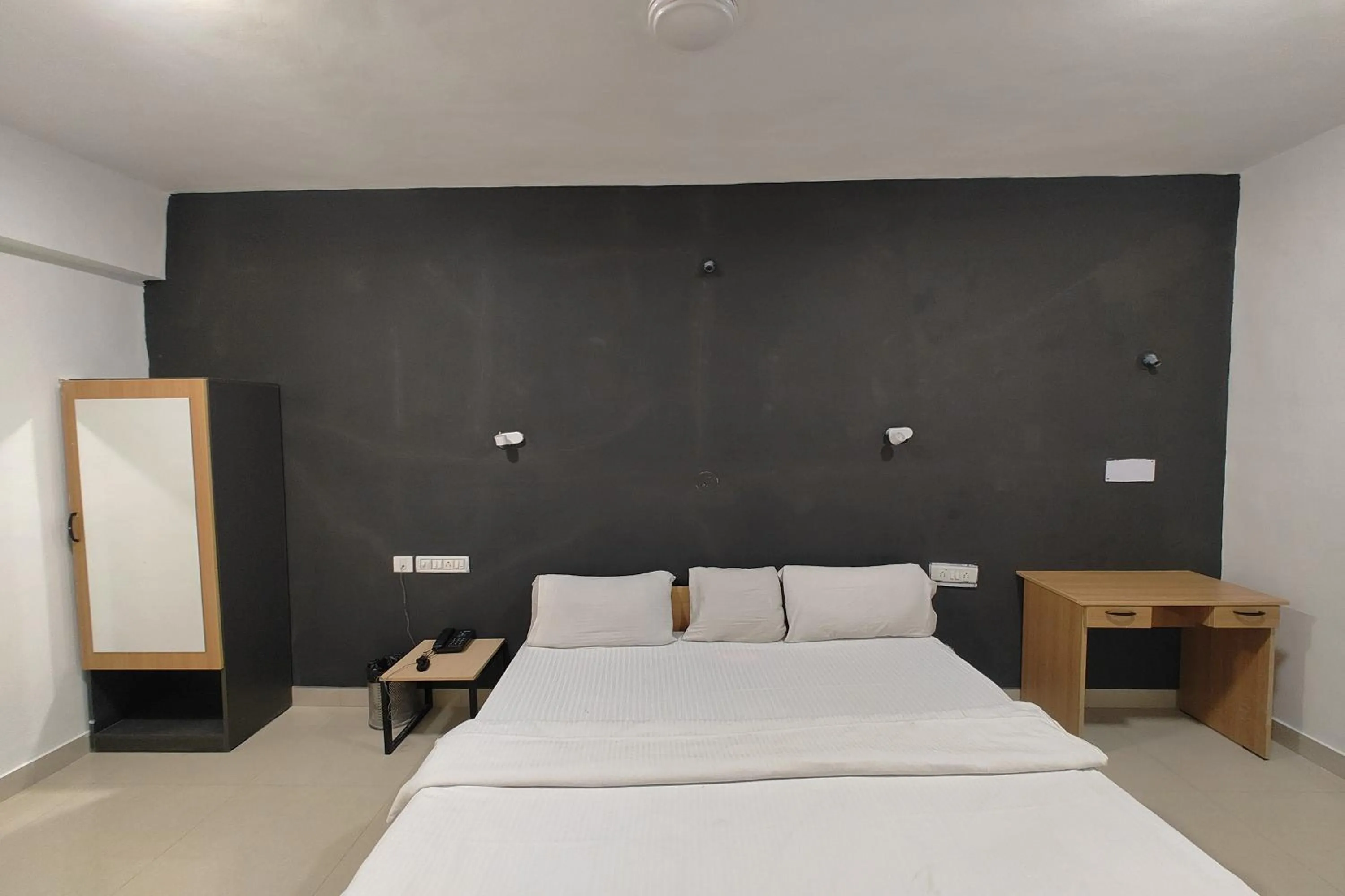 Bed in Hotel Sai Inn Executive