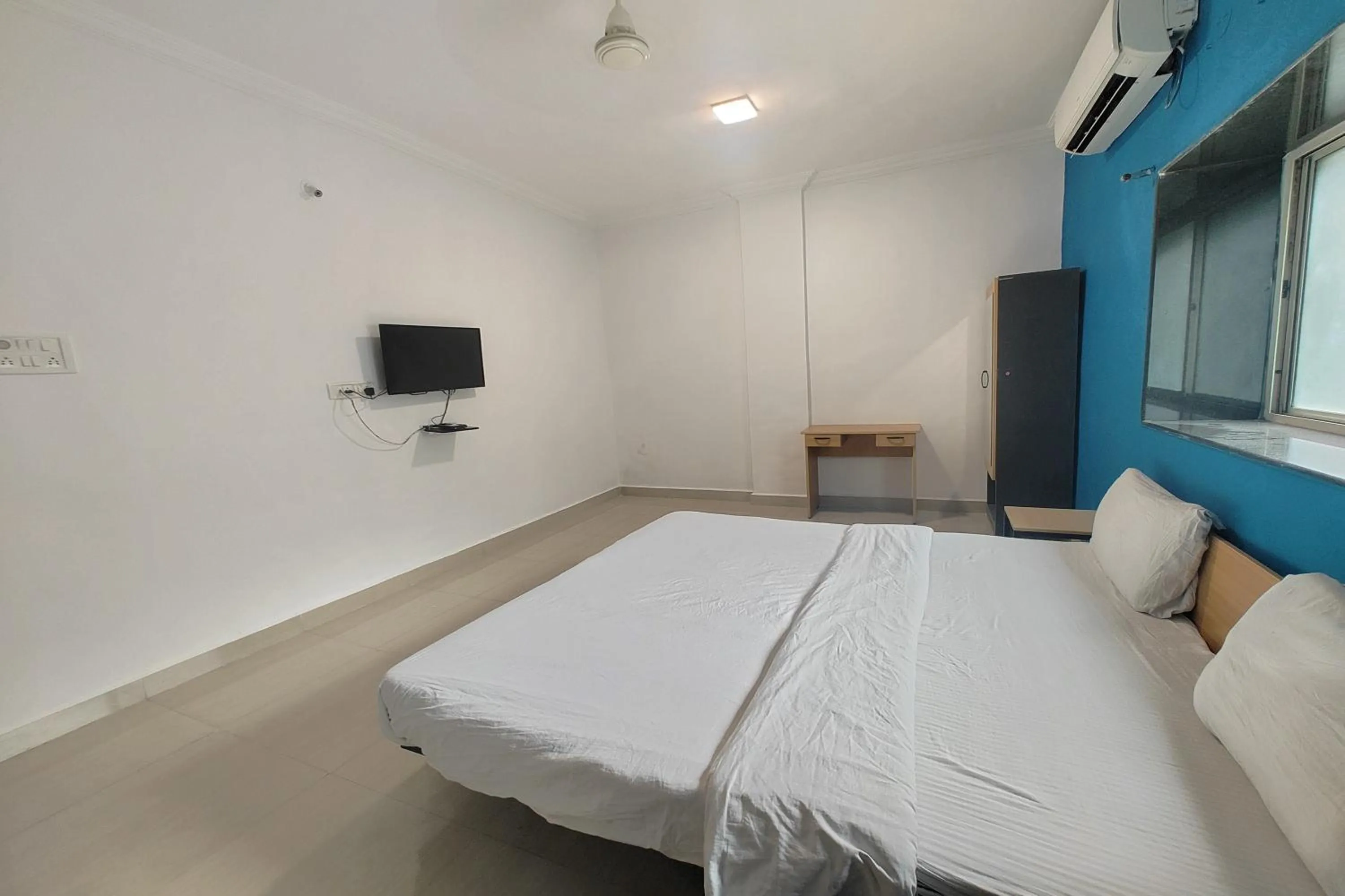 Bedroom, Bed in Hotel Sai Inn Executive