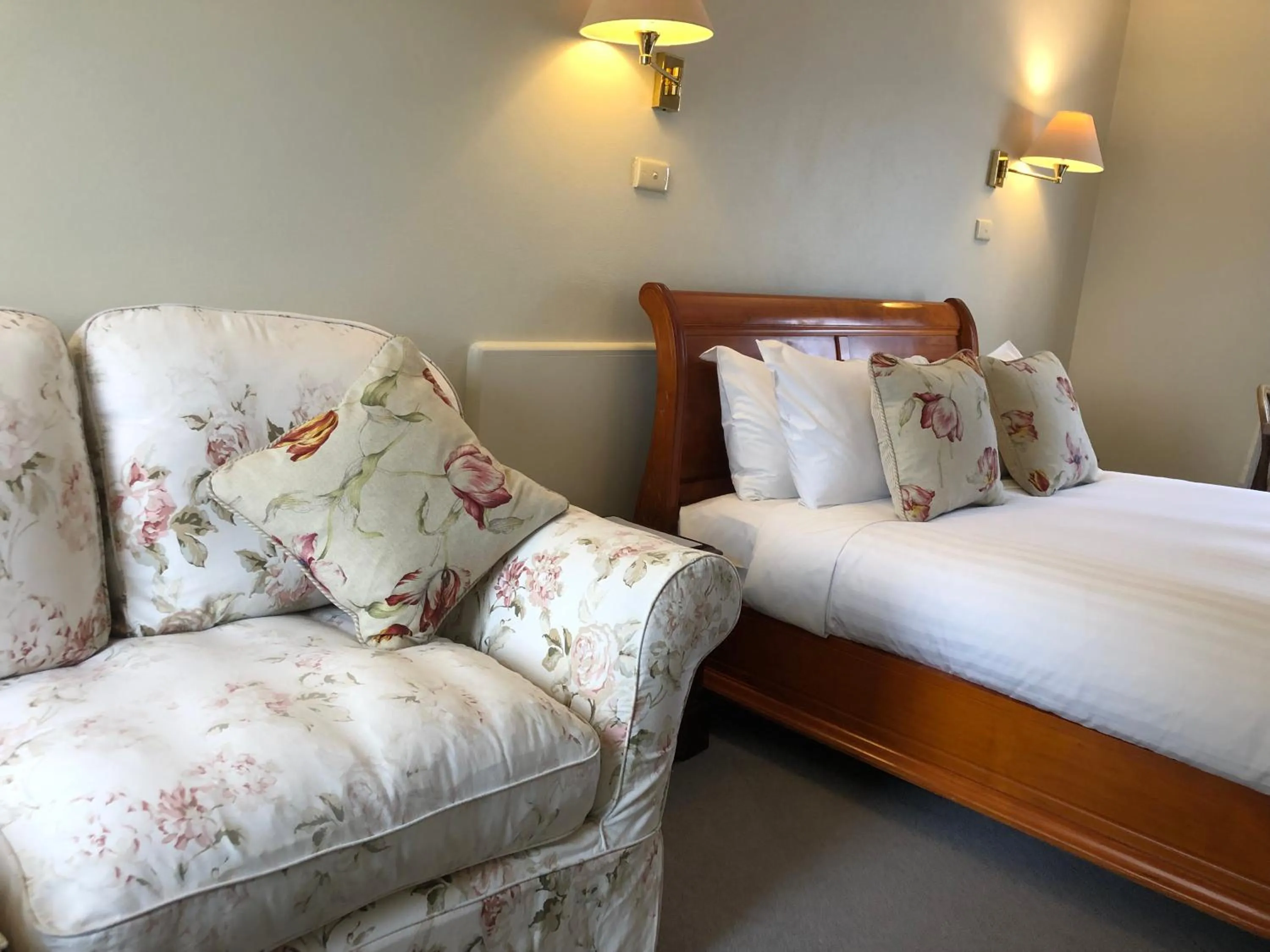 Bedroom, Bed in Douglas Riverside