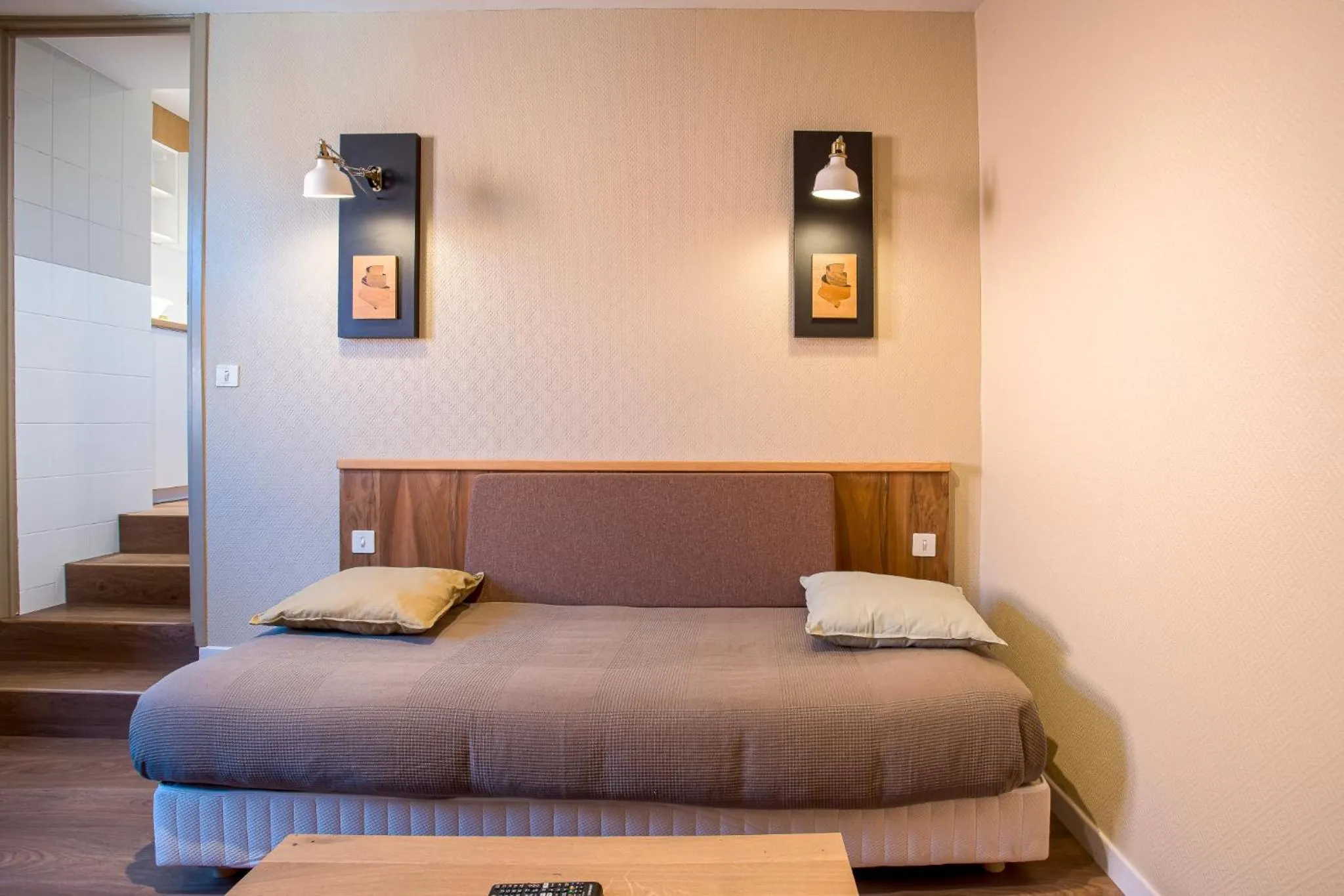 Living room, Bed in Résidence L'Atelier