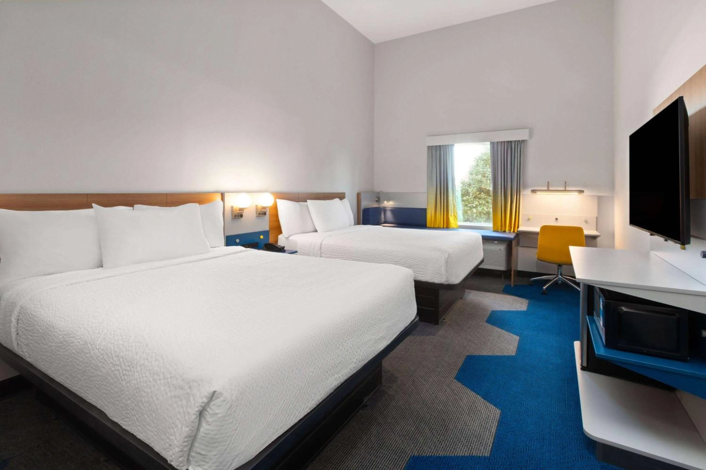 Photo of the whole room, Bed in Microtel Inn & Suites by Wyndham Olive Branch